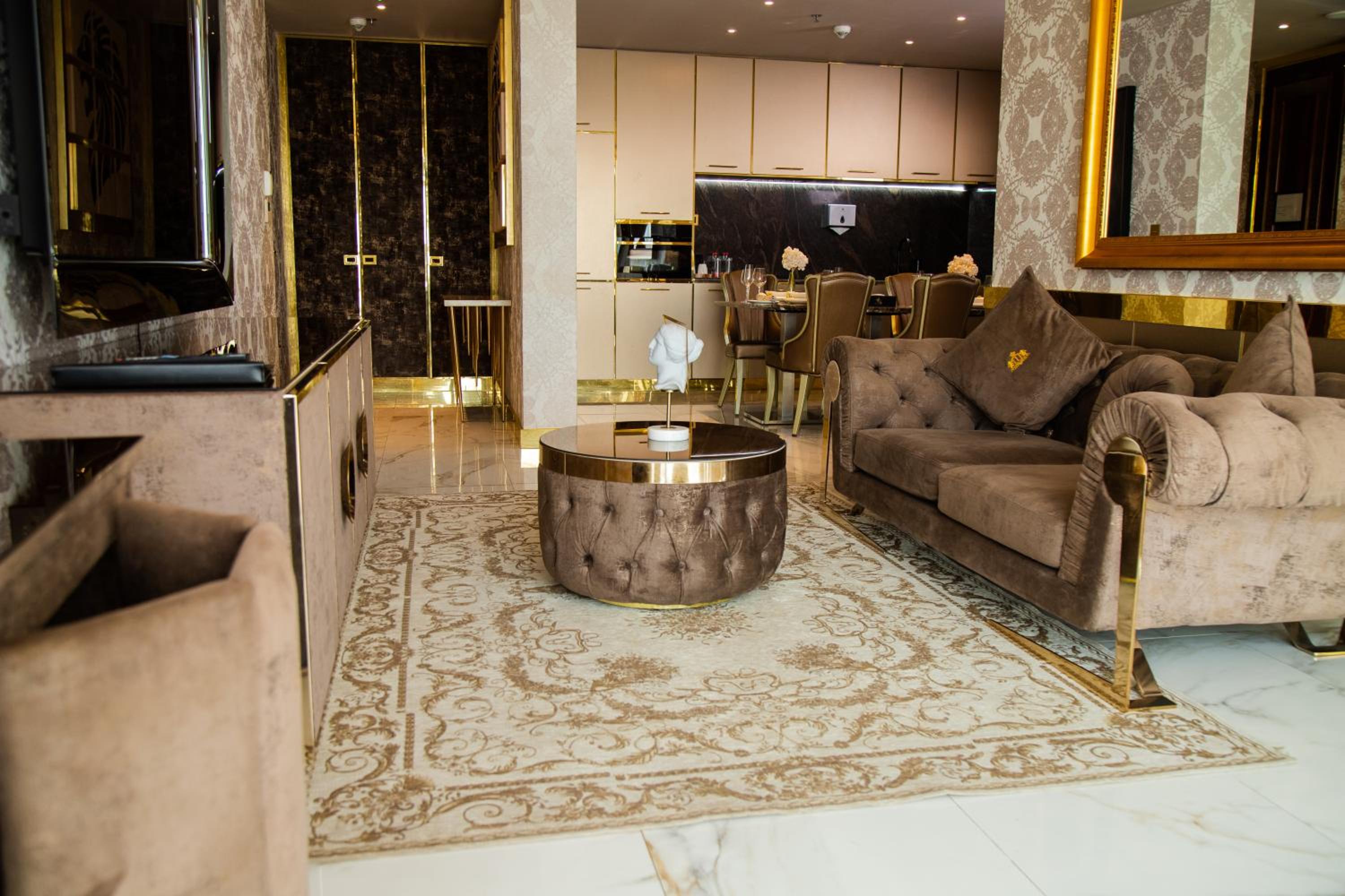 King Suite - Photo 16