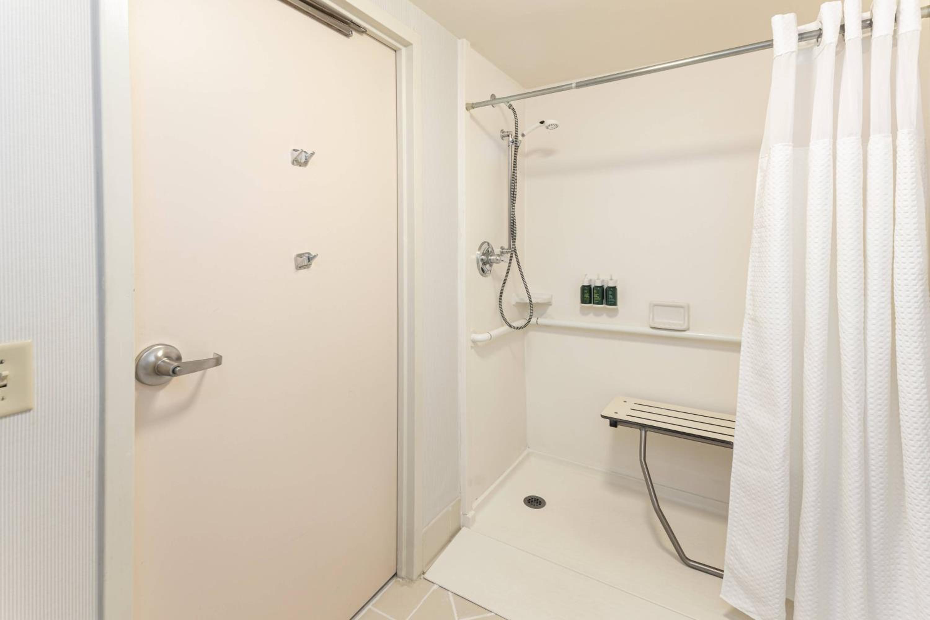 King Room with Sofa Bed and Adapted Tub - Mobility and Hearing Accessible - Photo 6