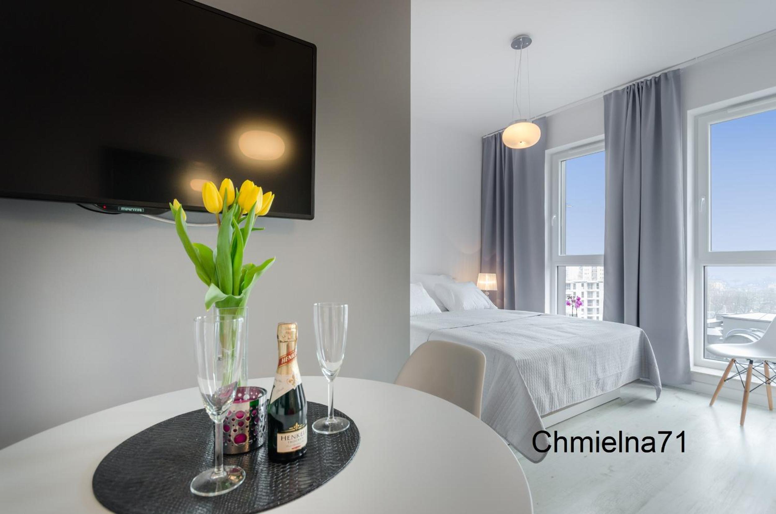 Deluxe Studio with Parking - 71 Chmielna Street