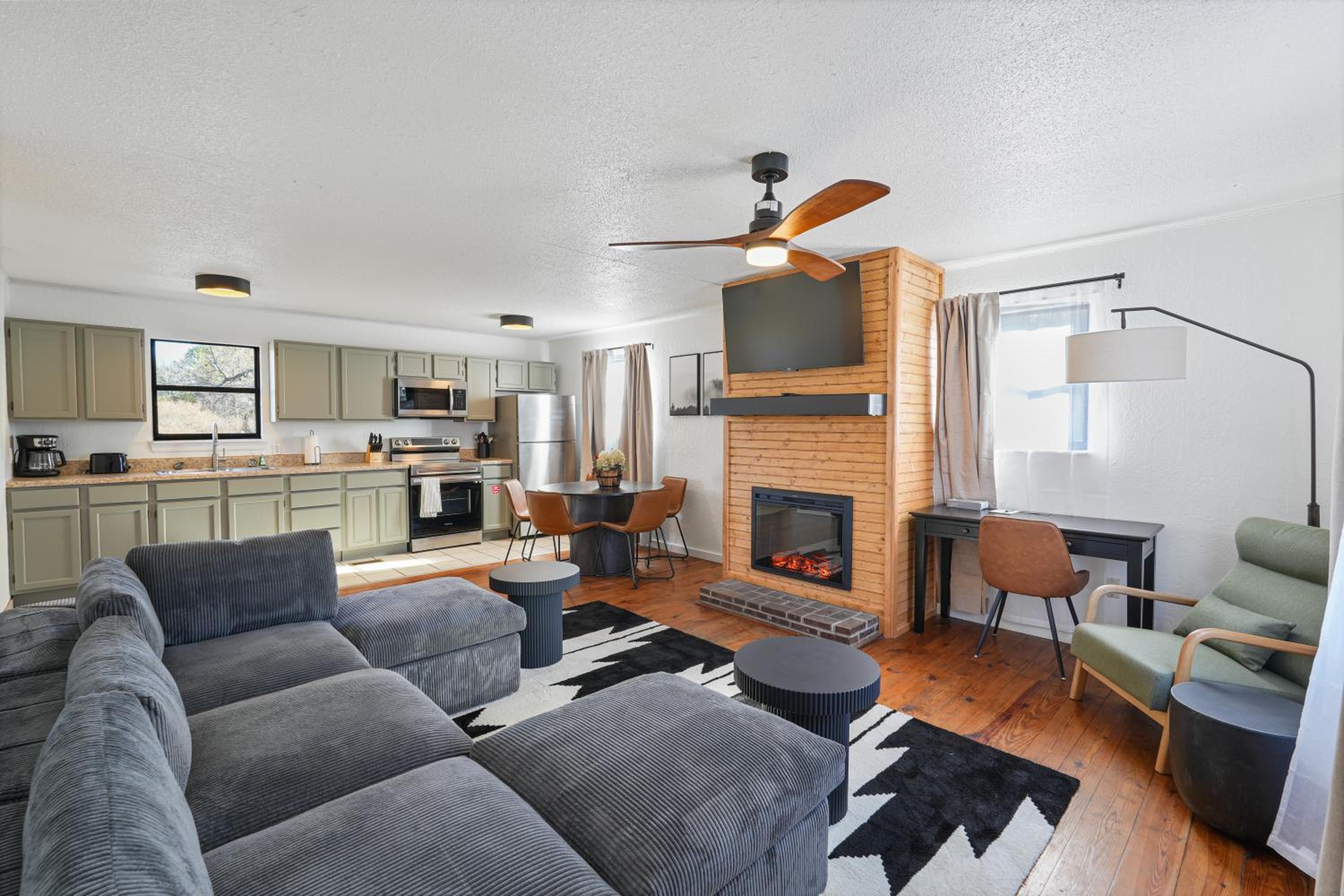 Two-Bedroom Apartment with Balcony photo 3