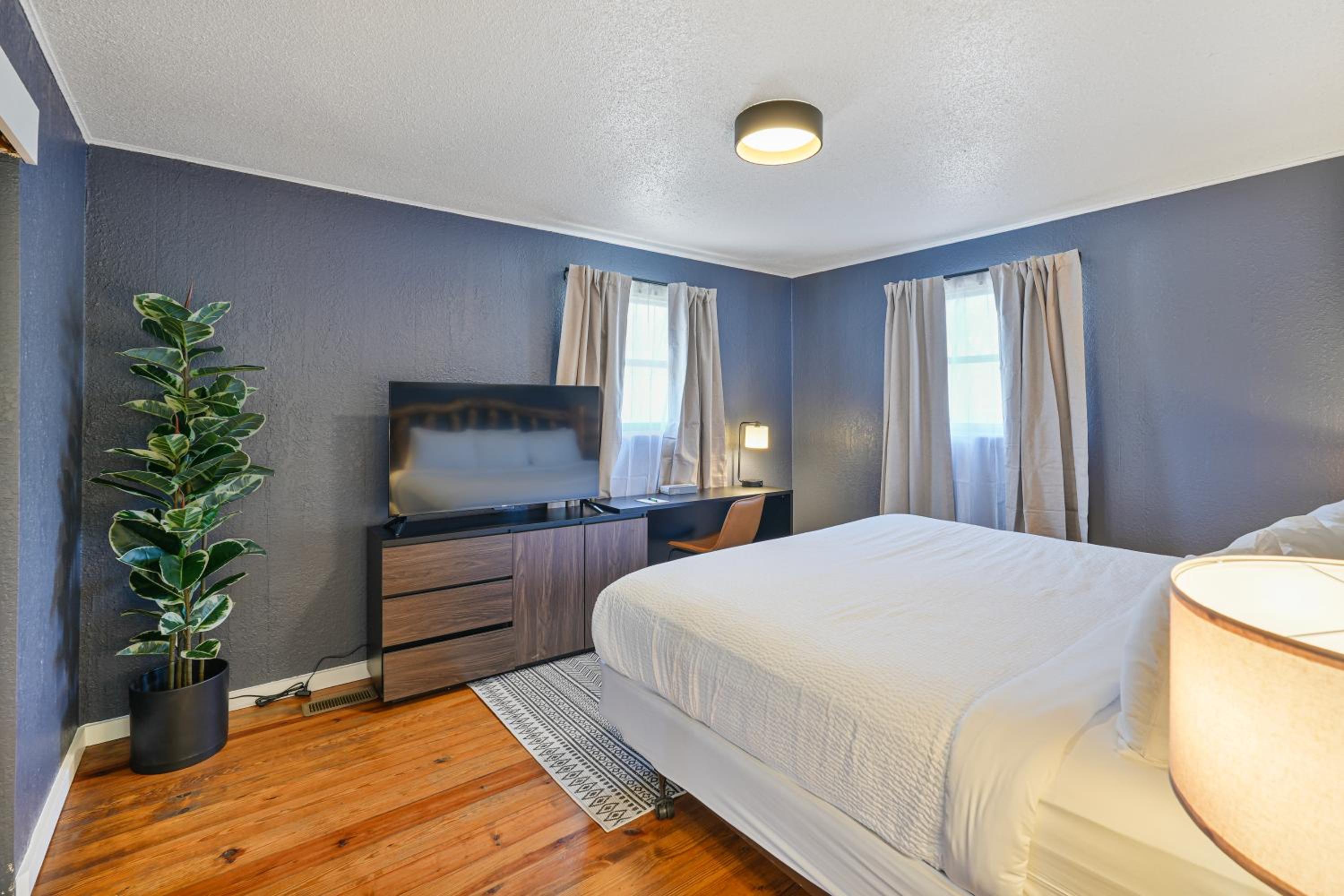 Two-Bedroom Apartment with Balcony photo 2