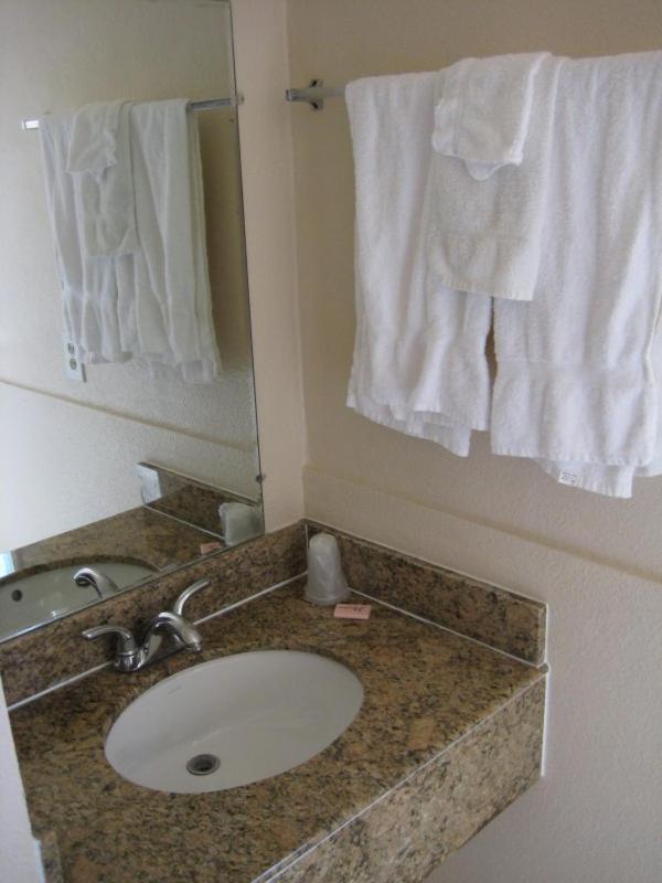 Queen Room - Photo 6