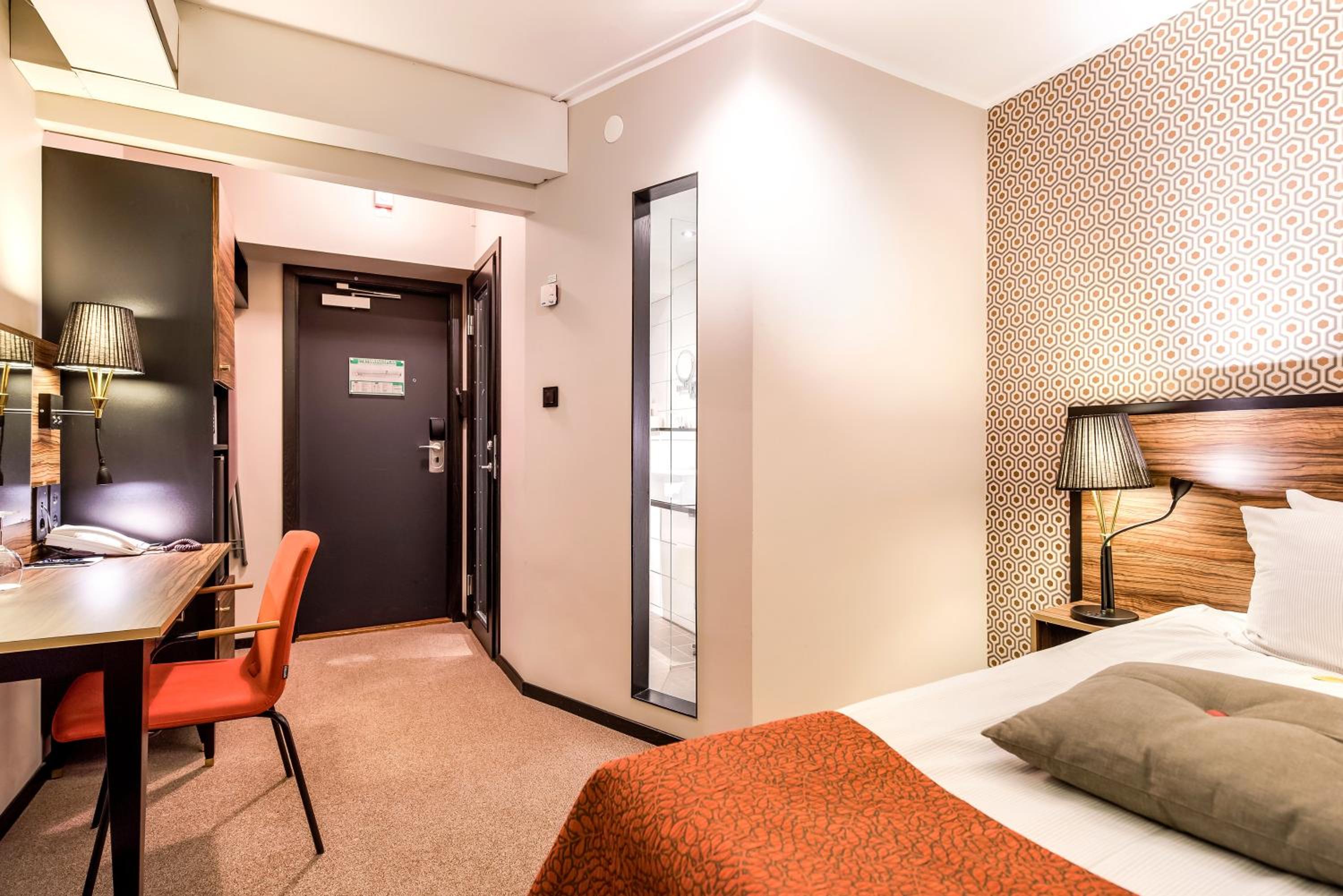 Compact Single Room photo 1