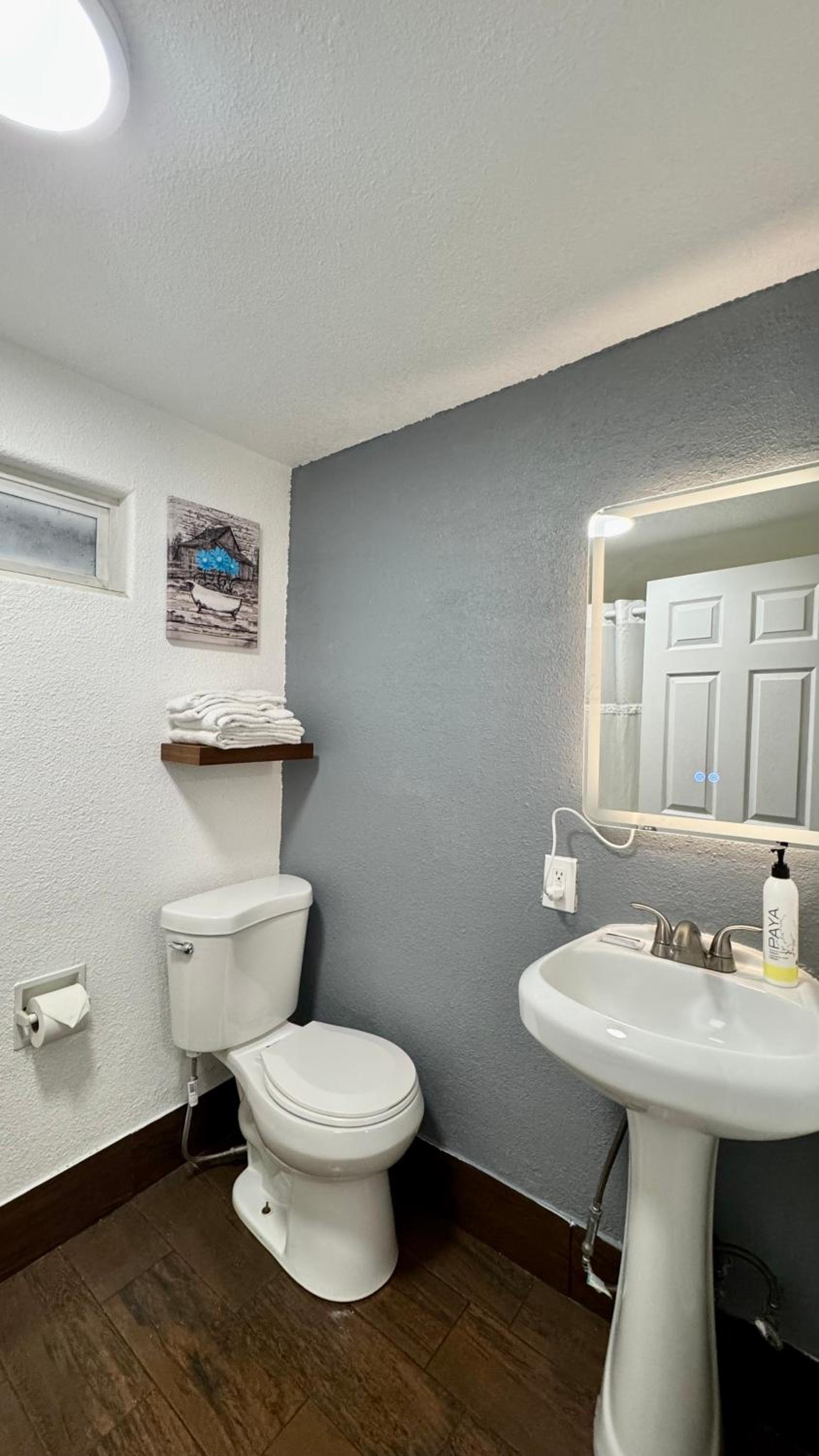 Deluxe King Room photo 1
