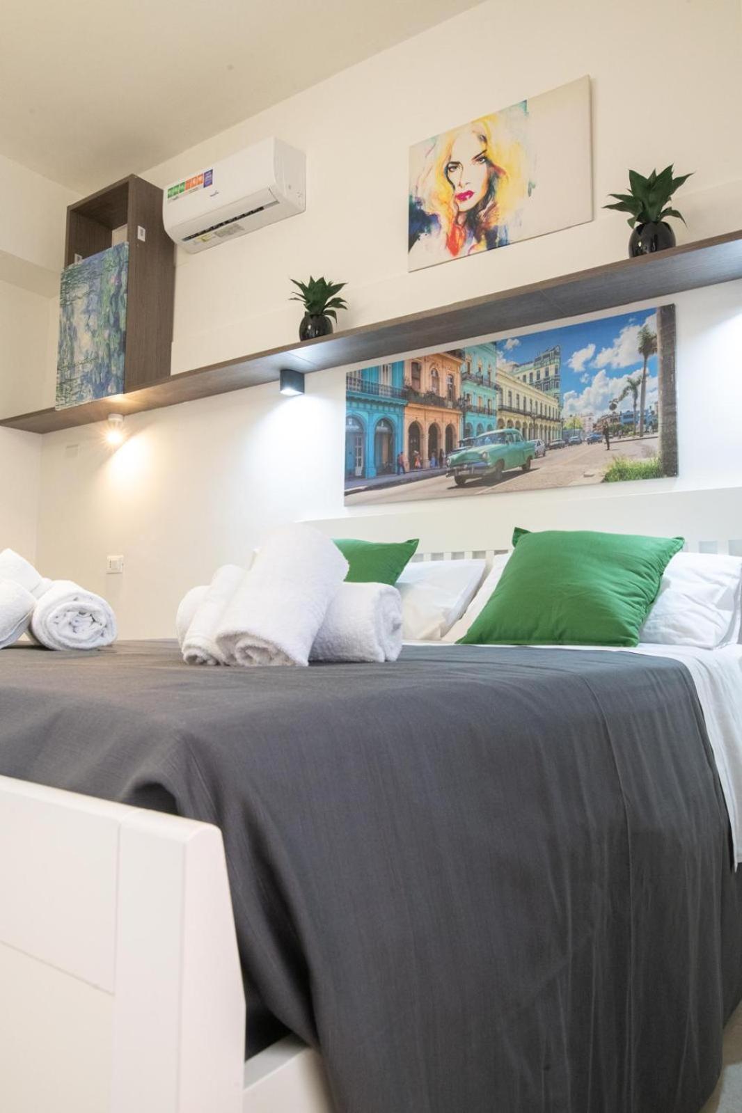 Deluxe Room (2 Adults + 1 Child)