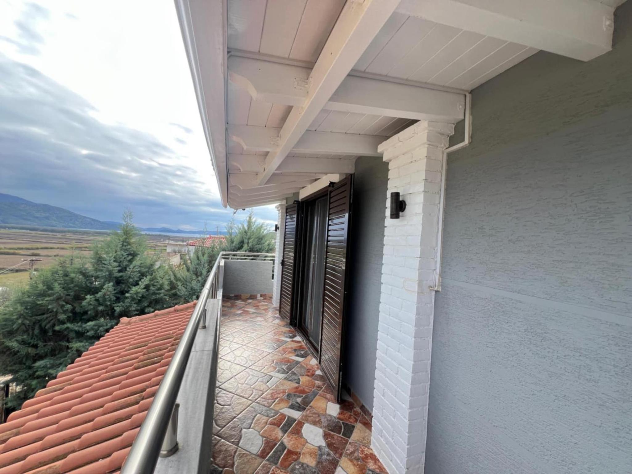 One-Bedroom Apartment with Balcony
