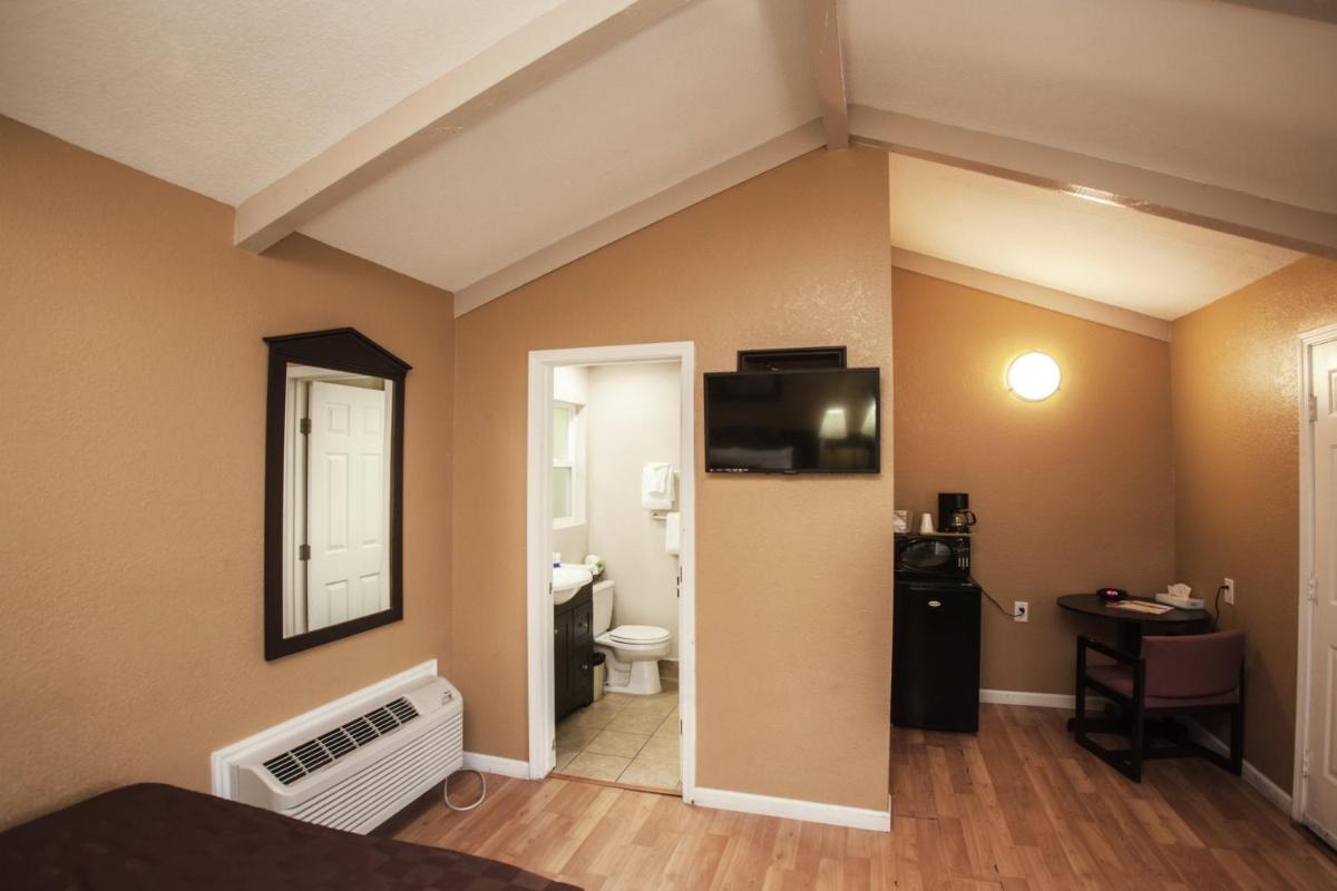 Queen Room photo 1
