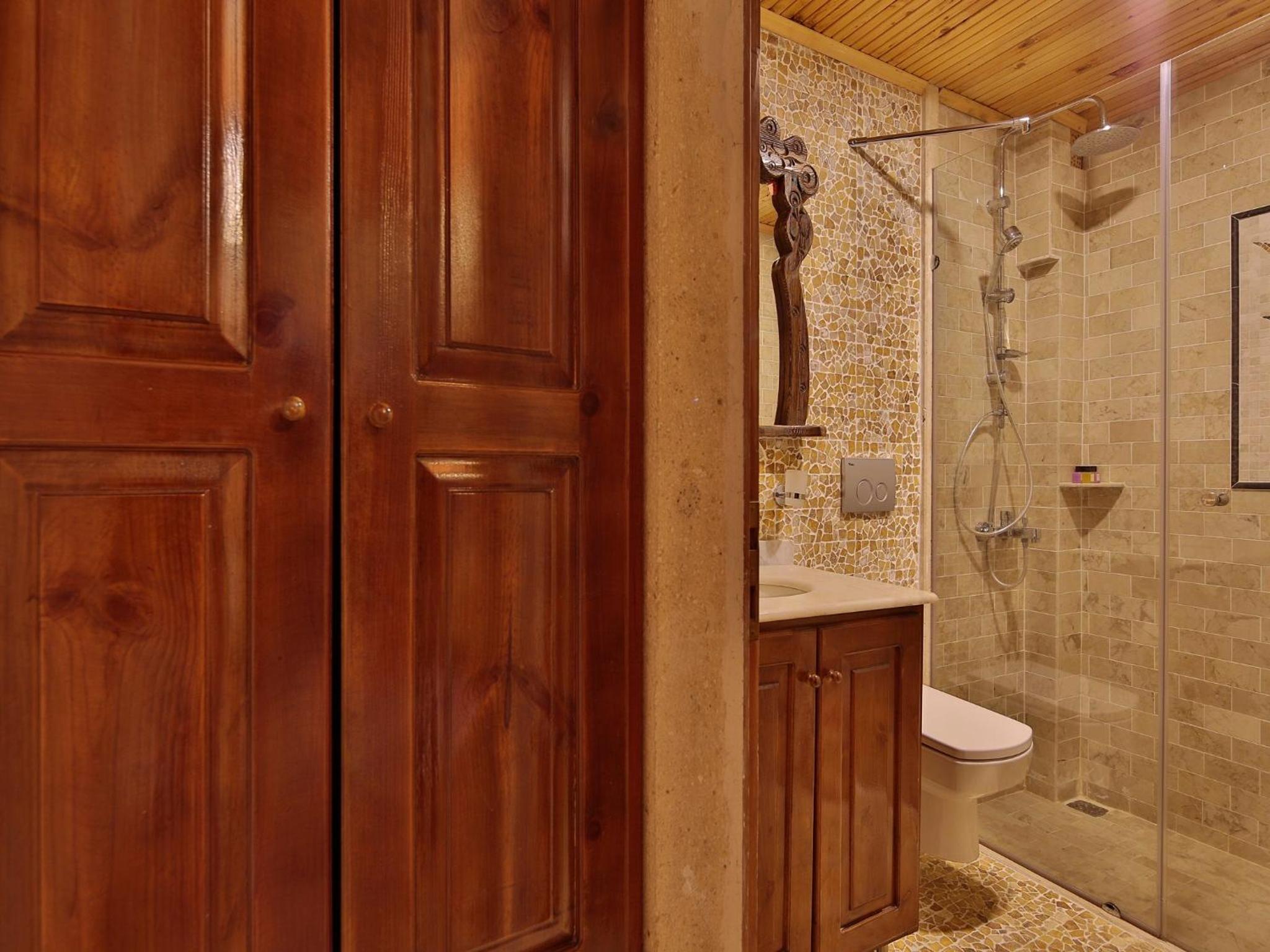 Standard Twin Room - Photo 11