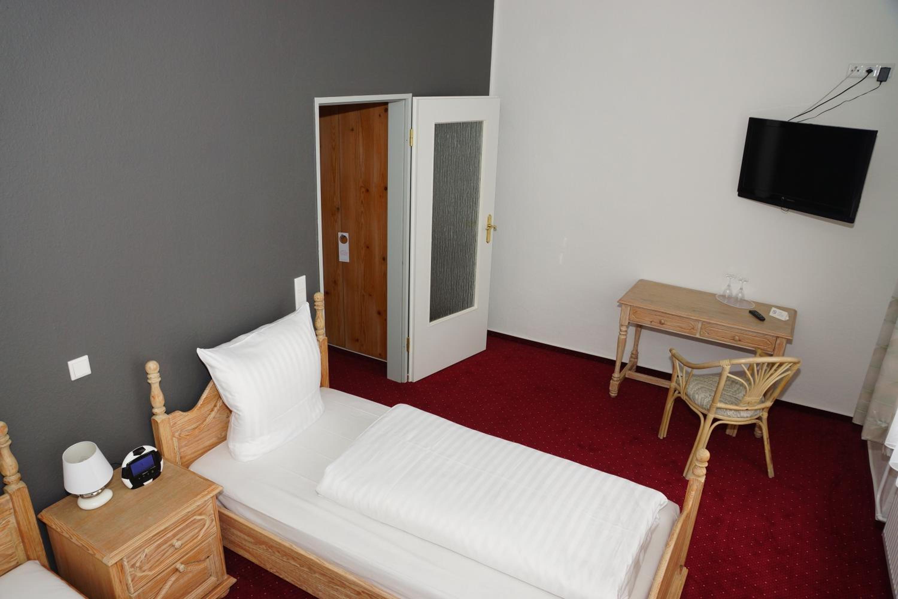 Double Room - Photo 6