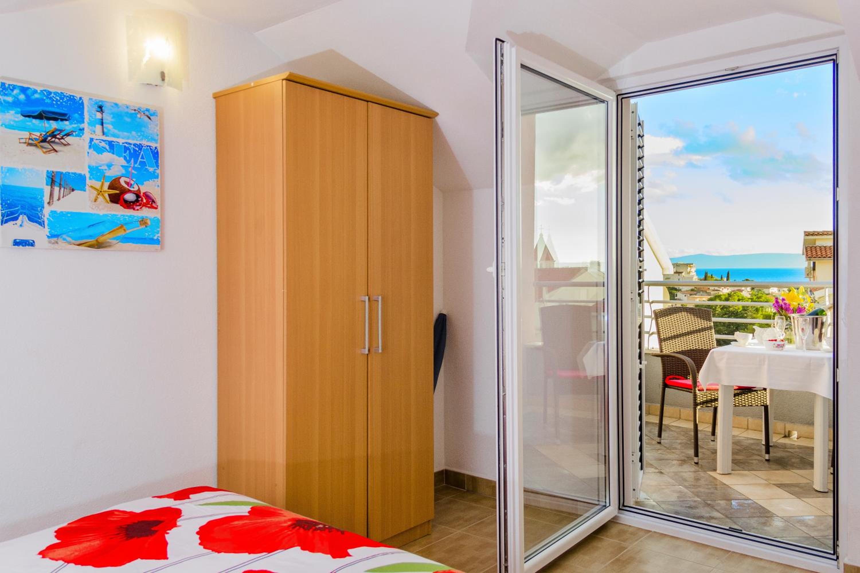 Two-Bedroom Apartment with Balcony photo 3