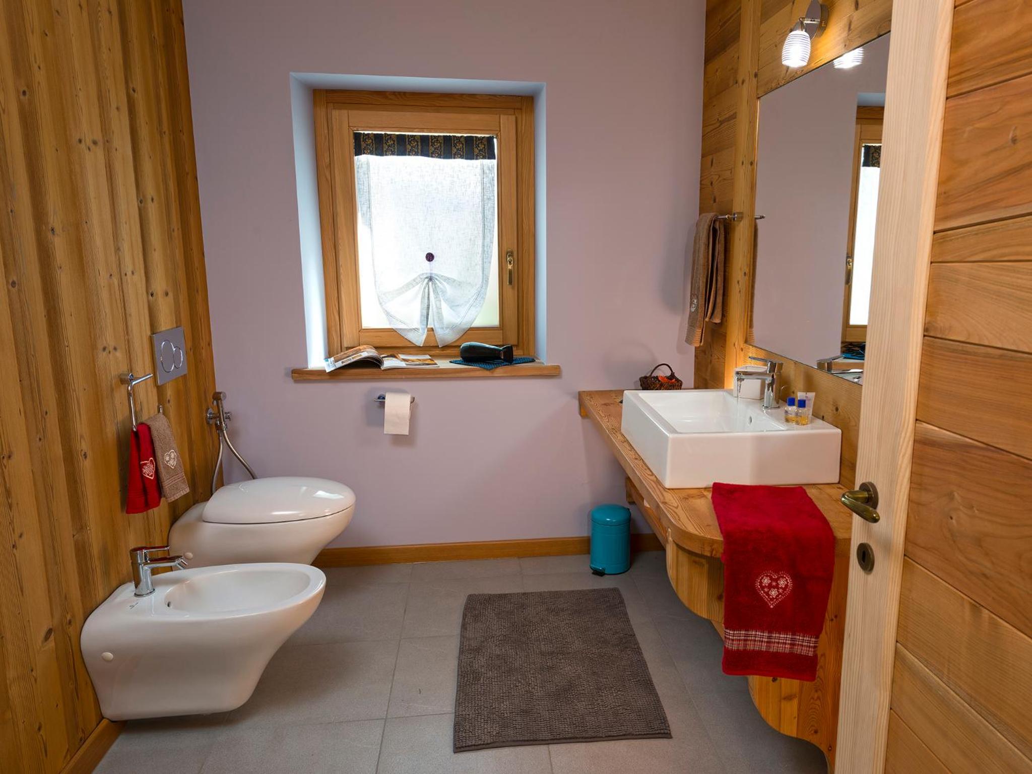 One-Bedroom Apartment with Balcony and Mountain View - Ground Floor photo 3