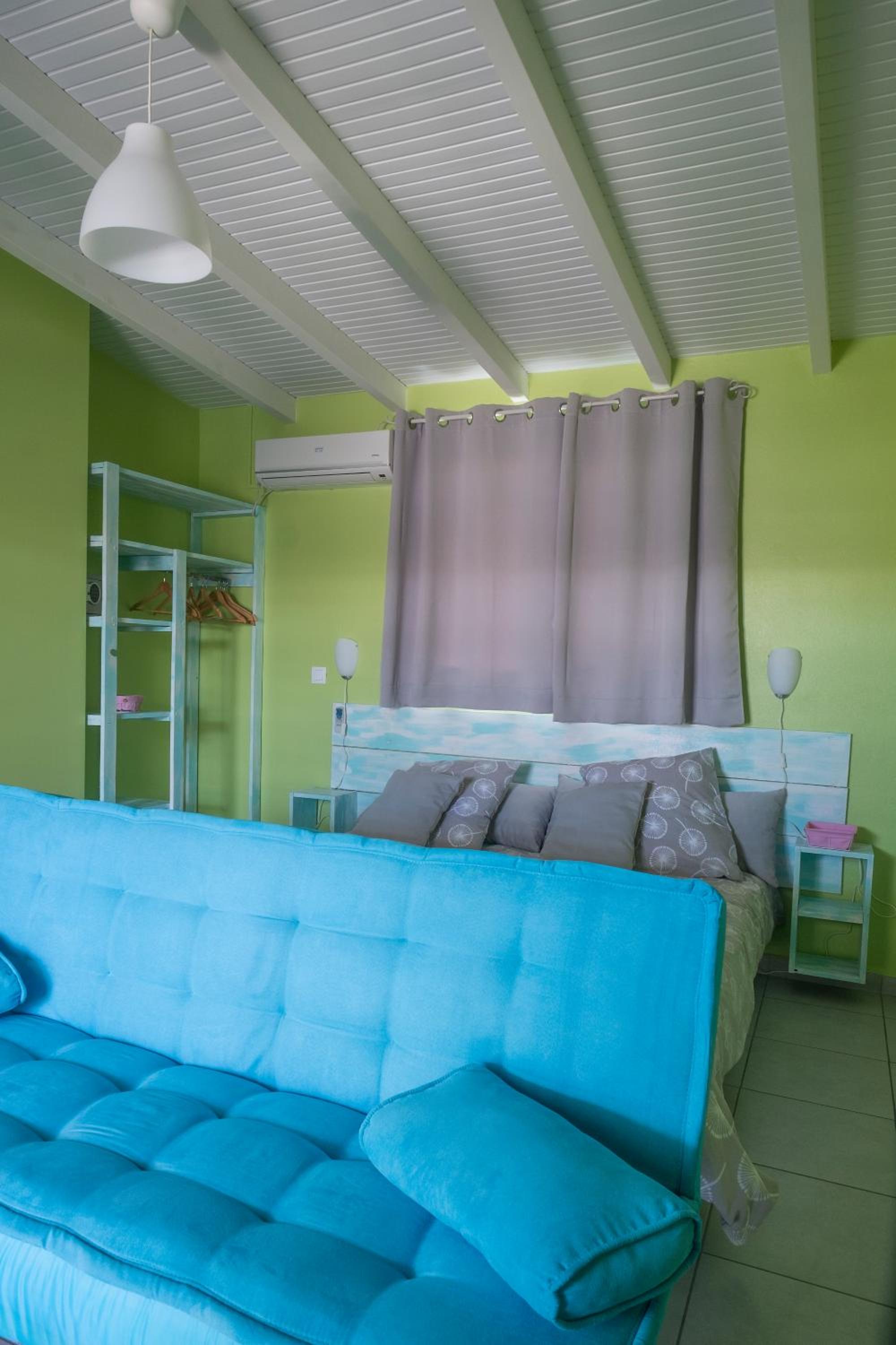 One-Bedroom Bungalow C  photo 1
