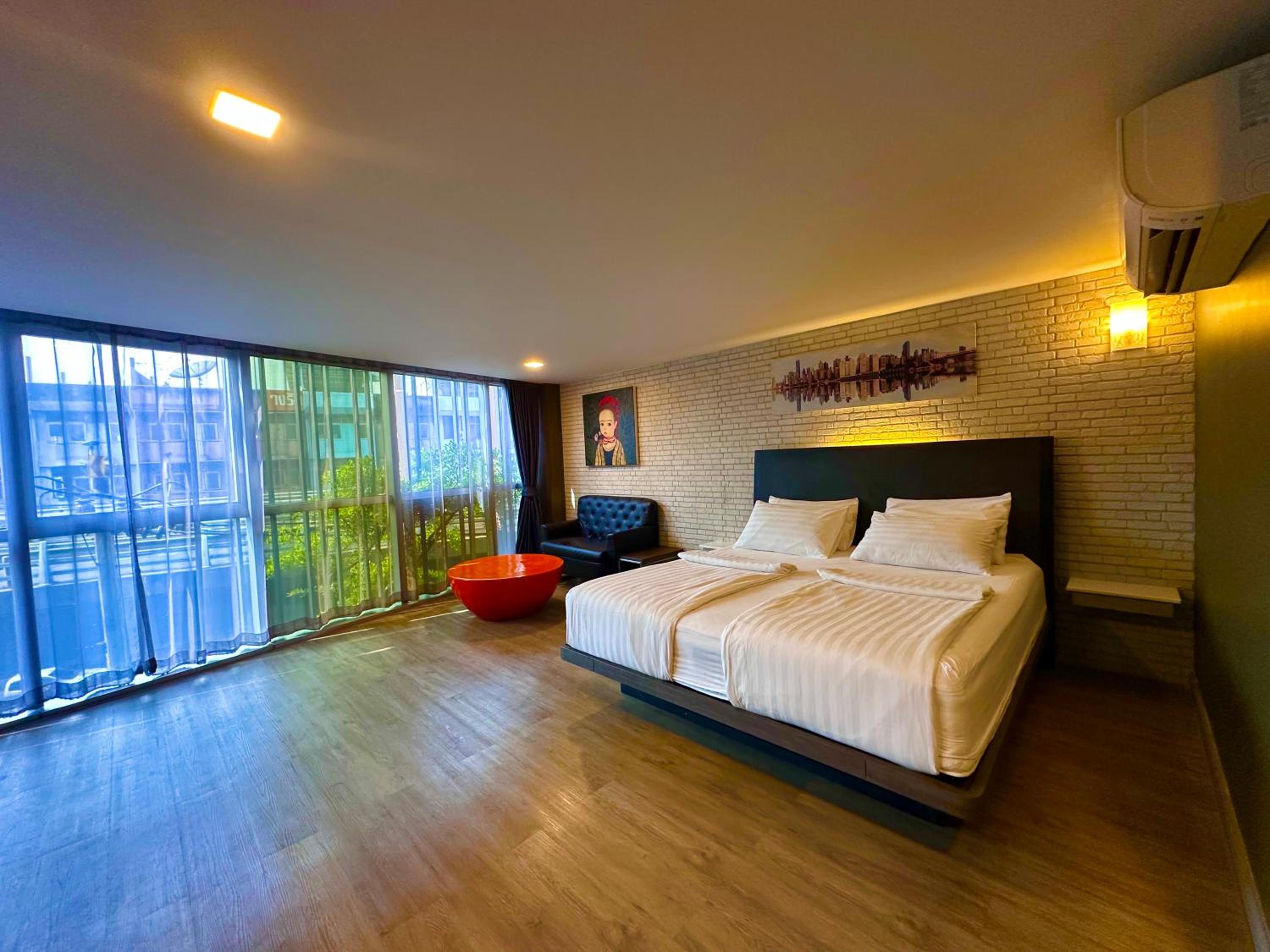 Deluxe Room (2 Adults + 1 Child) photo 2