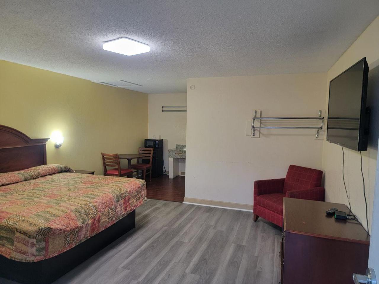 Deluxe King Room photo 2