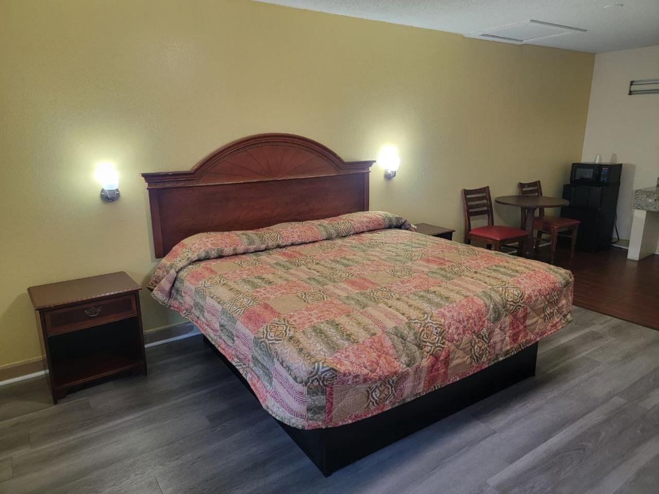 Deluxe King Room photo 1