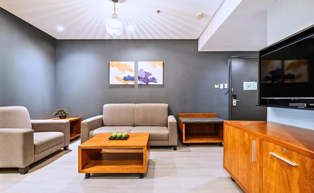 Two-Bedroom Suite - Photo 4