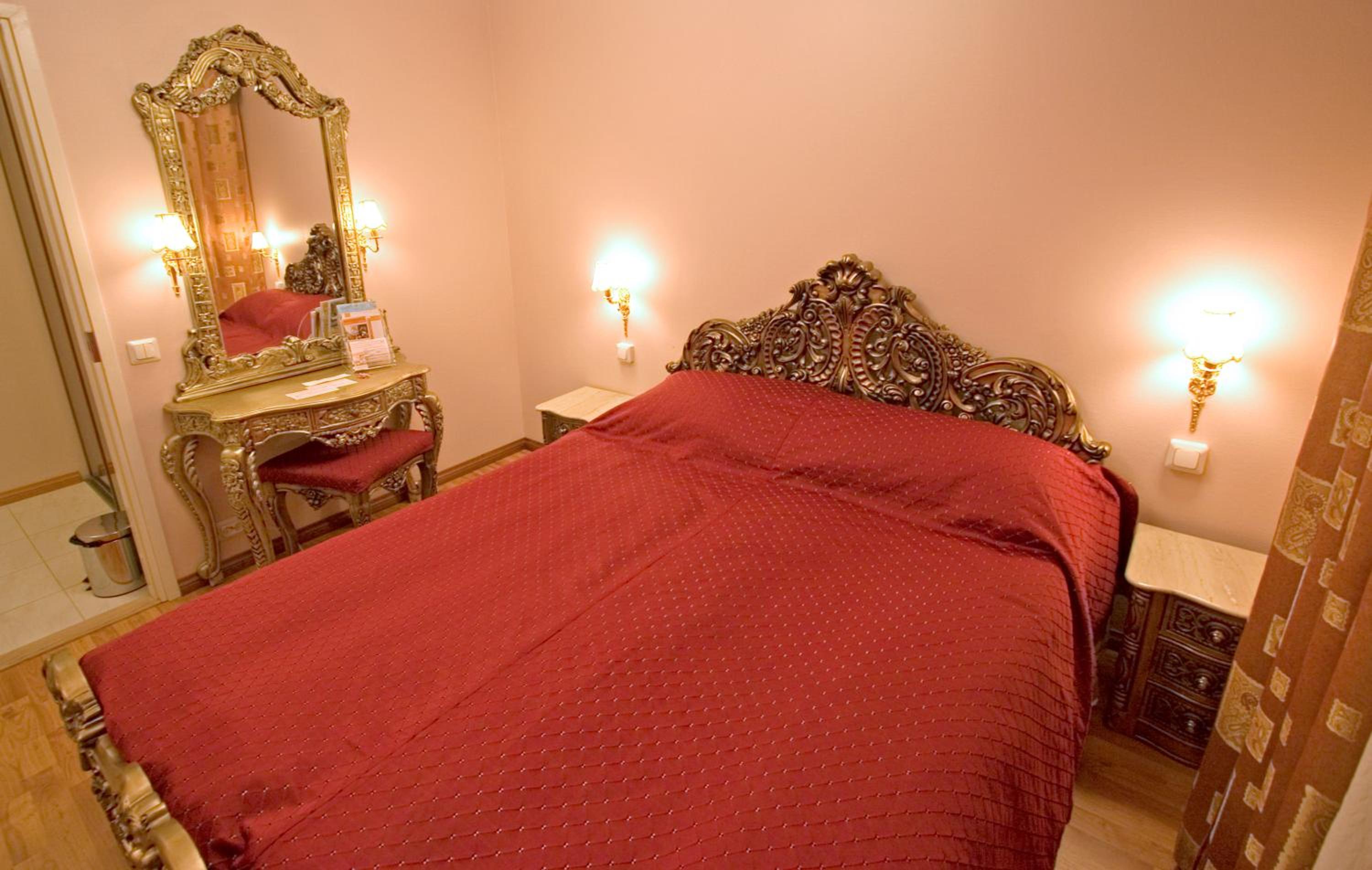 Suite - Photo 1
