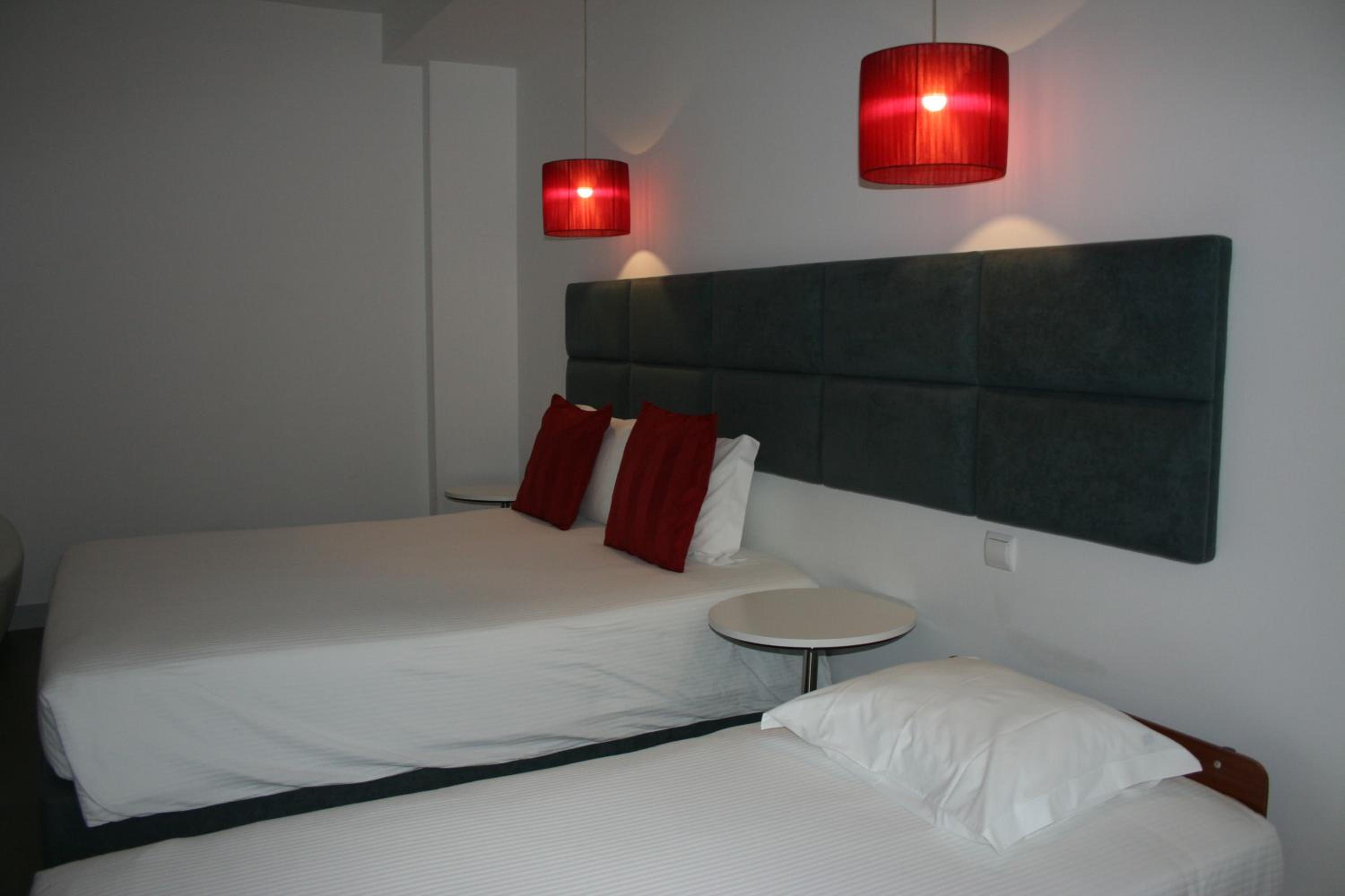 Family Room - 1 Double Bed and 1 Single Bed photo 3