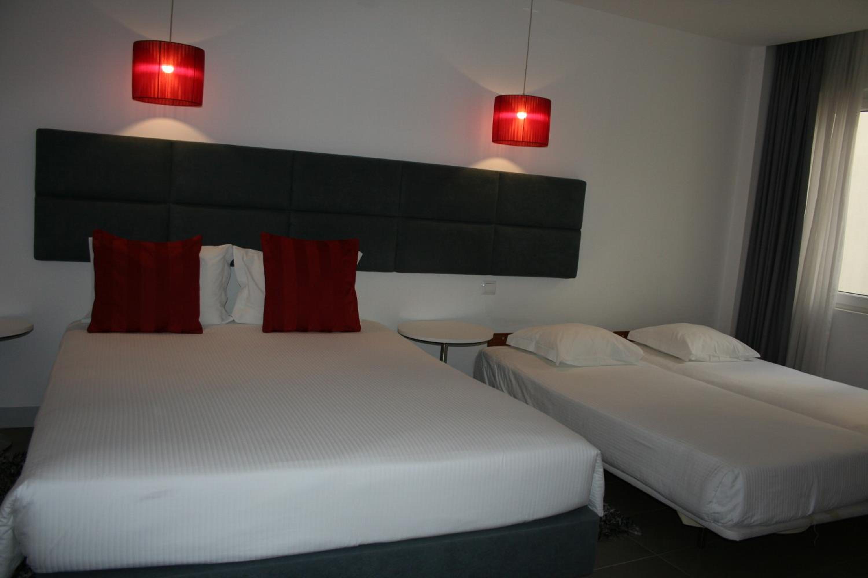 Family Room -1 Double bed and 2 Single Beds photo 2