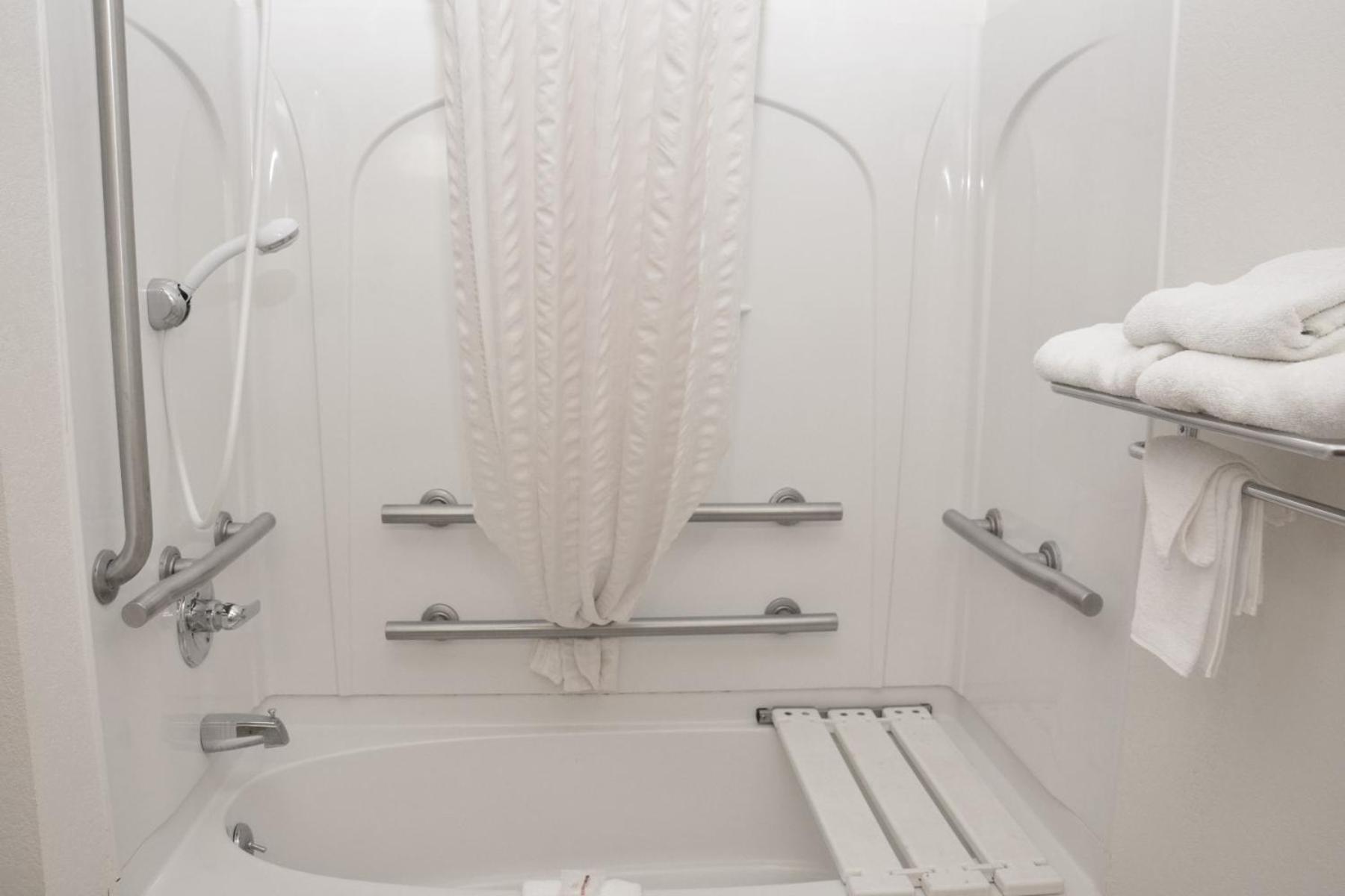 Double Room with Two Double Beds - Mobility Access/Non-Smoking - Photo 2