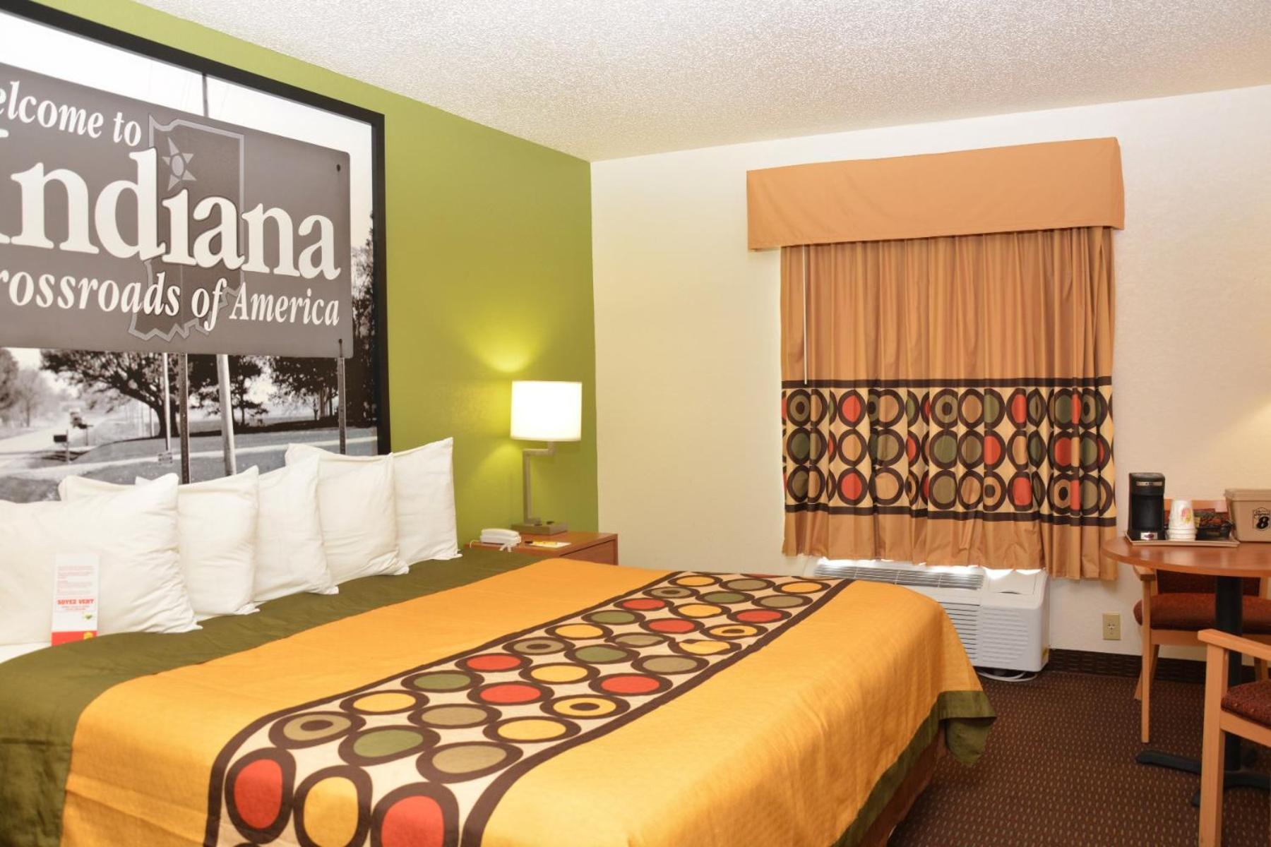 King Room - Non-Smoking - Photo 2