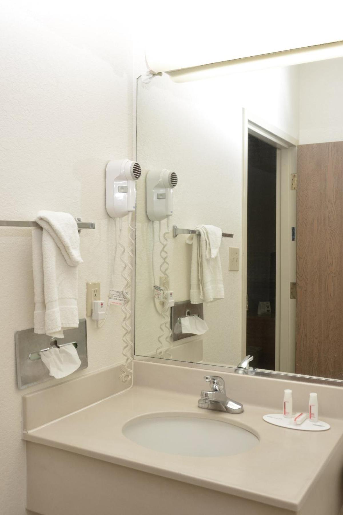 Double Room with Two Double Beds - Non-Smoking - Photo 6