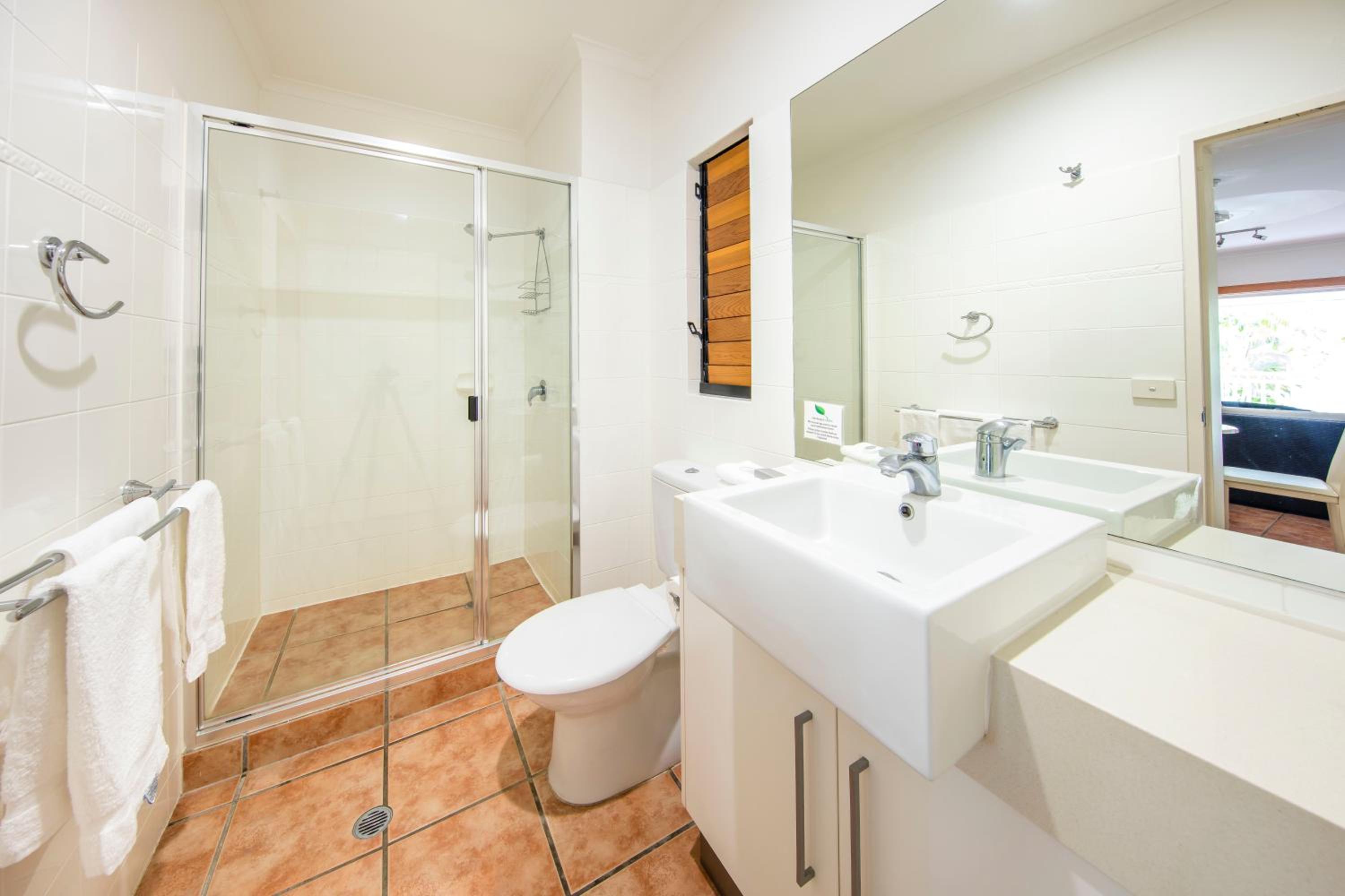 One-Bedroom Suite - Photo 9
