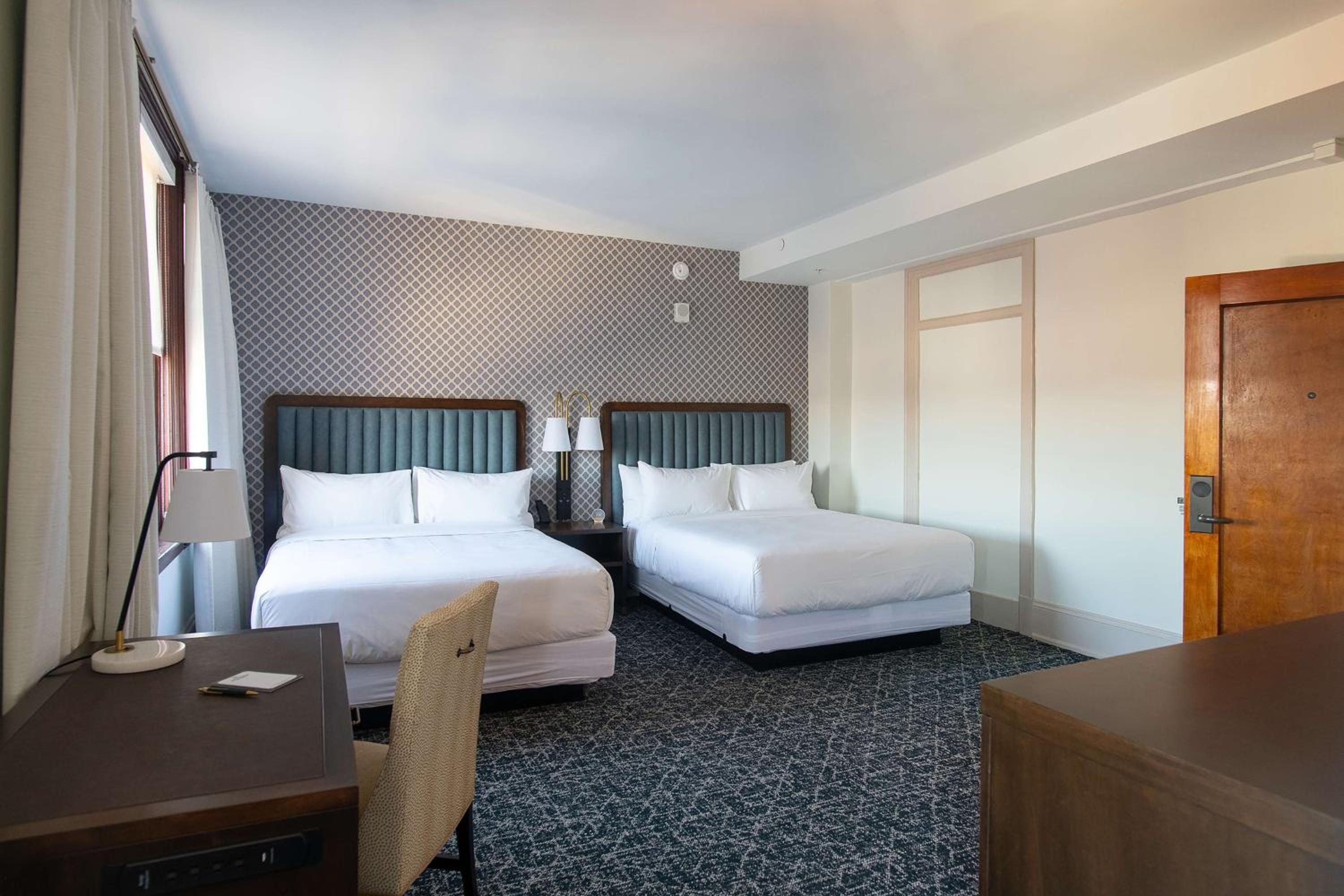 Queen Room photo 1