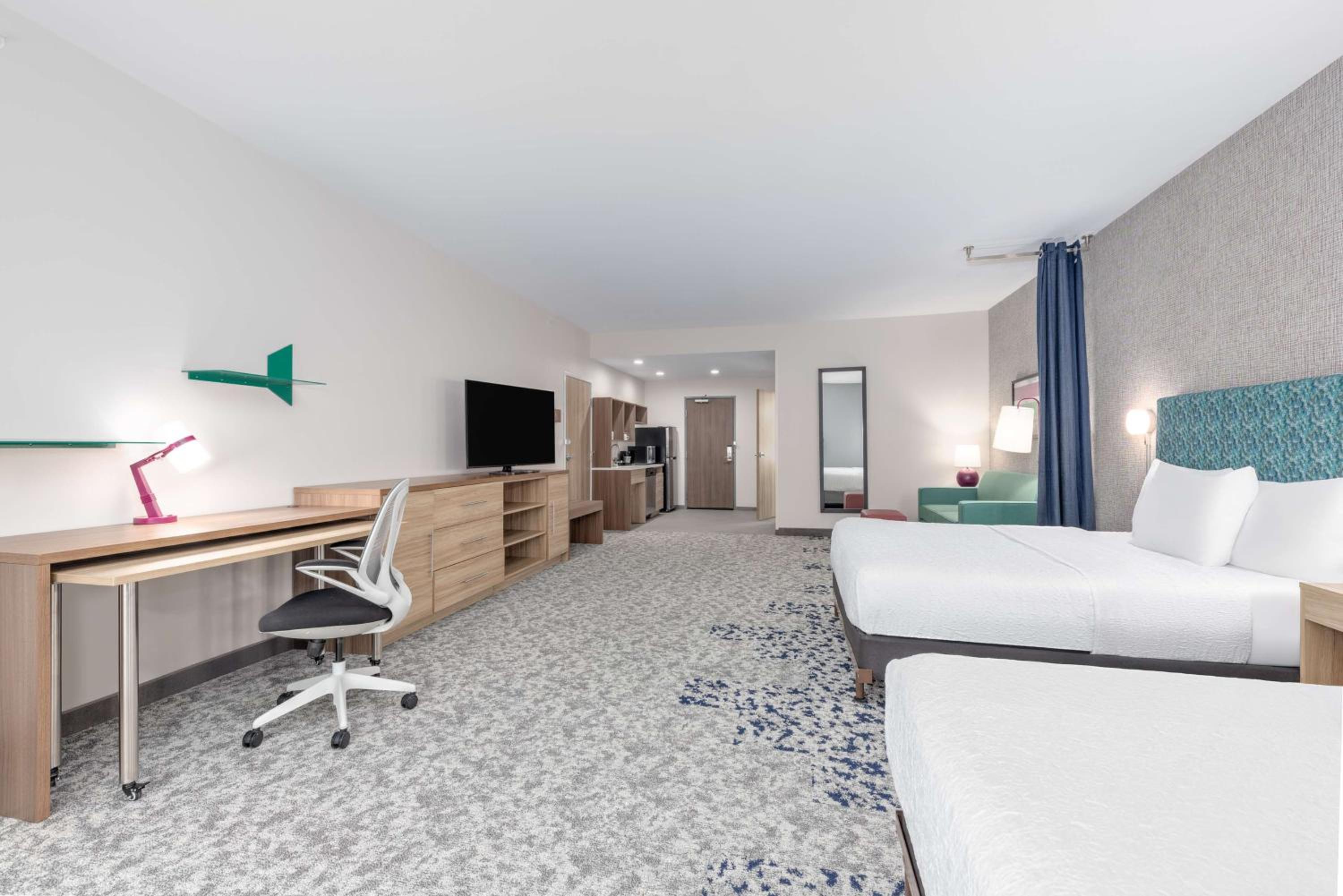 Queen Studio Suite with Two Queen Beds - Hearing Accessible photo 2