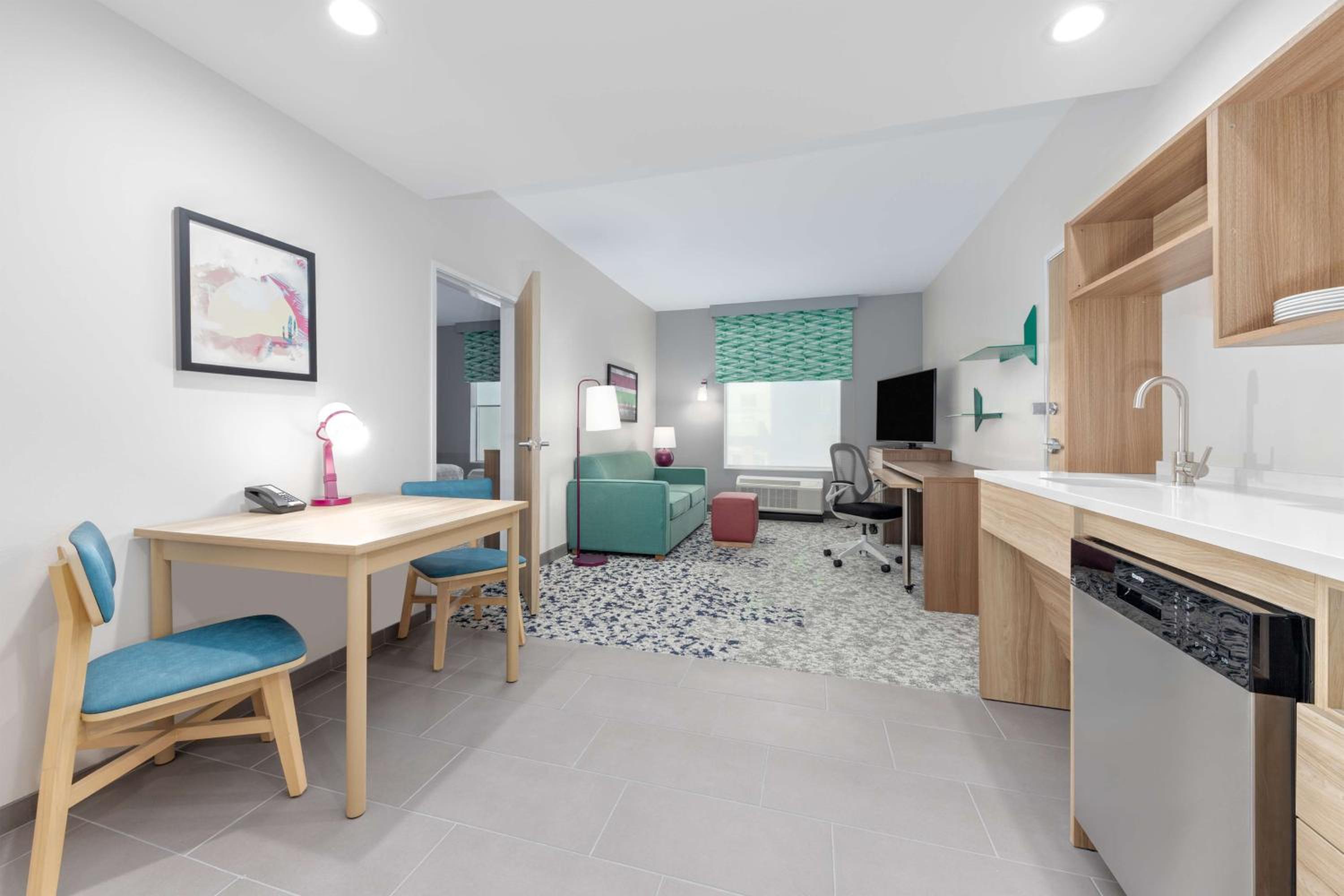 One-Bedroom King Suite - Photo 3