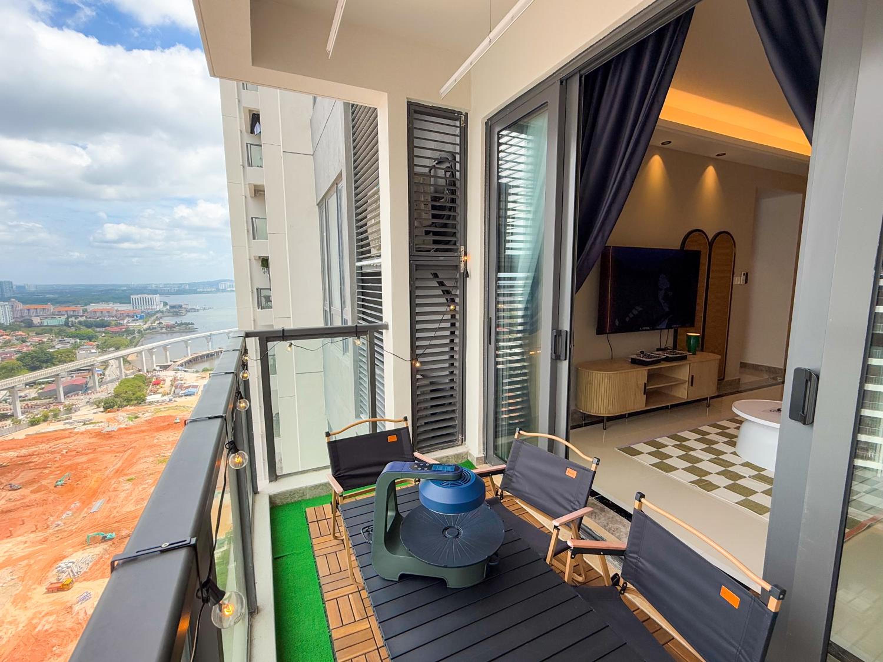 Two-Bedroom Deluxe Apartment with Balcony photo 2