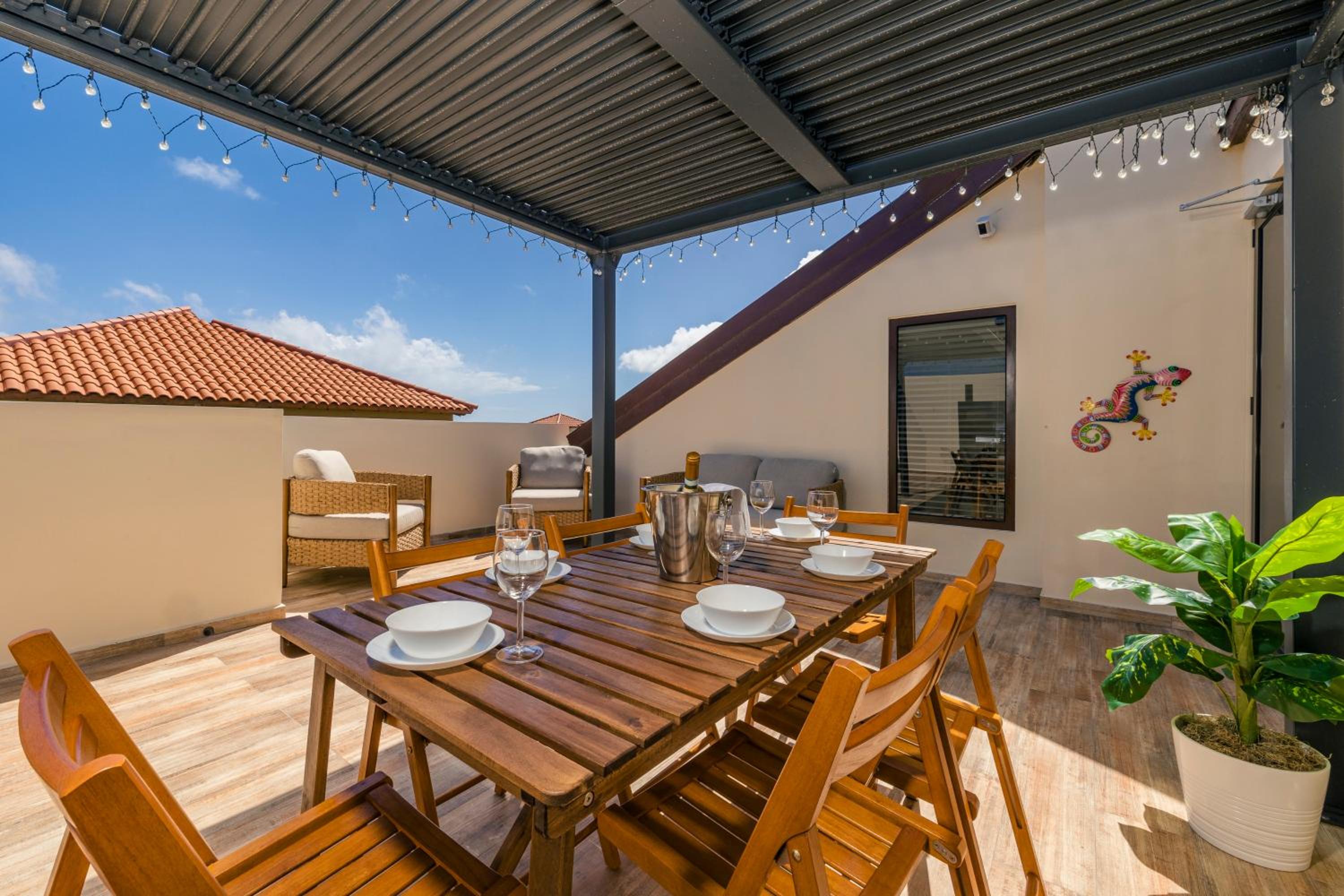 Four-Bedroom Apartment with Balcony