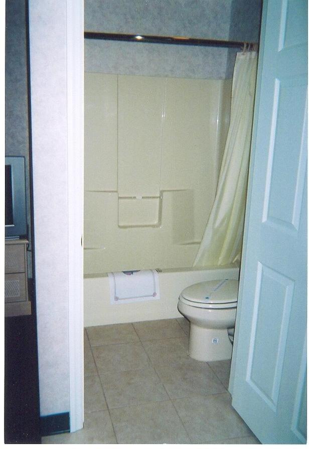 Standard King Room - Photo 6