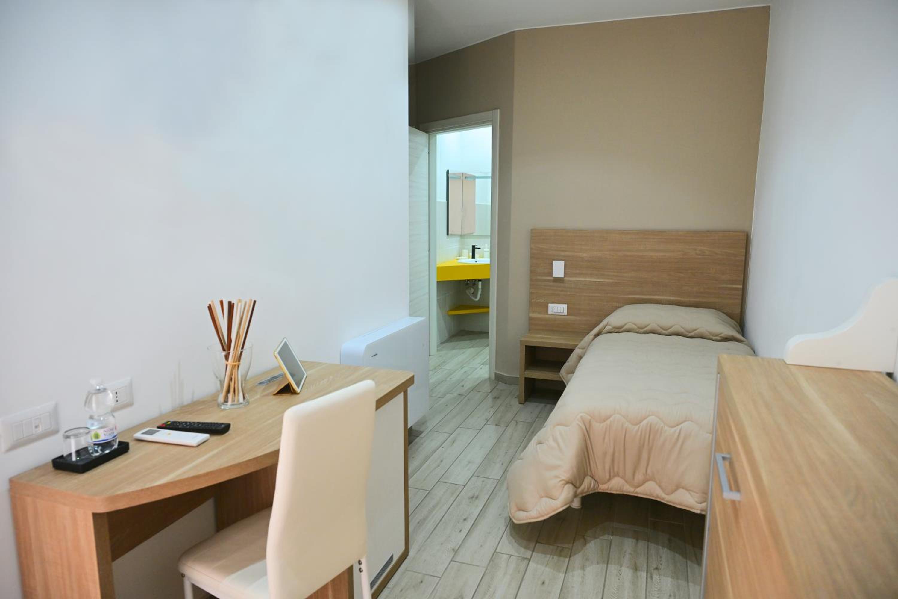 Twin Room - Disability Access photo 3