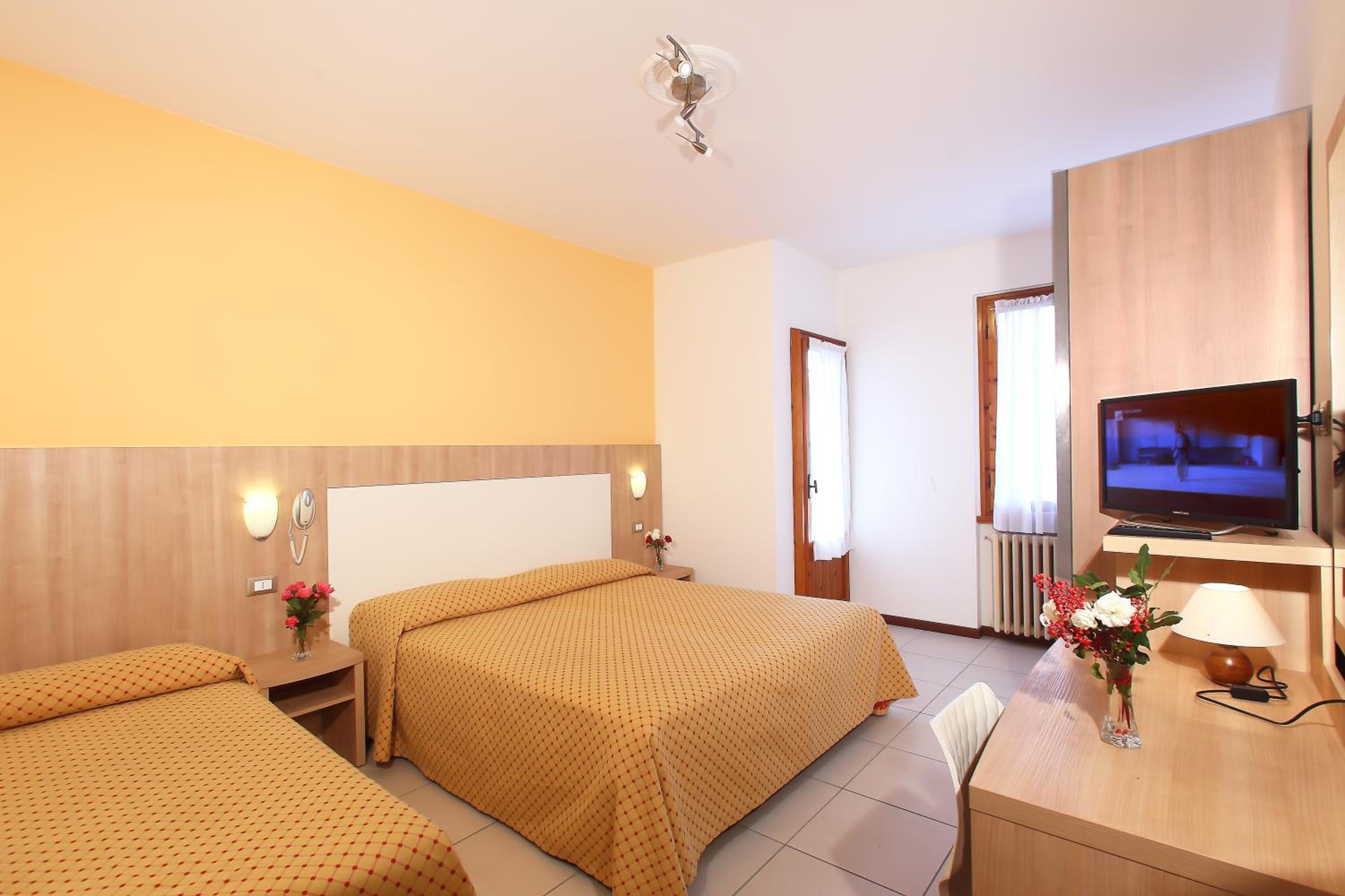 Double or Twin Room - Photo 2