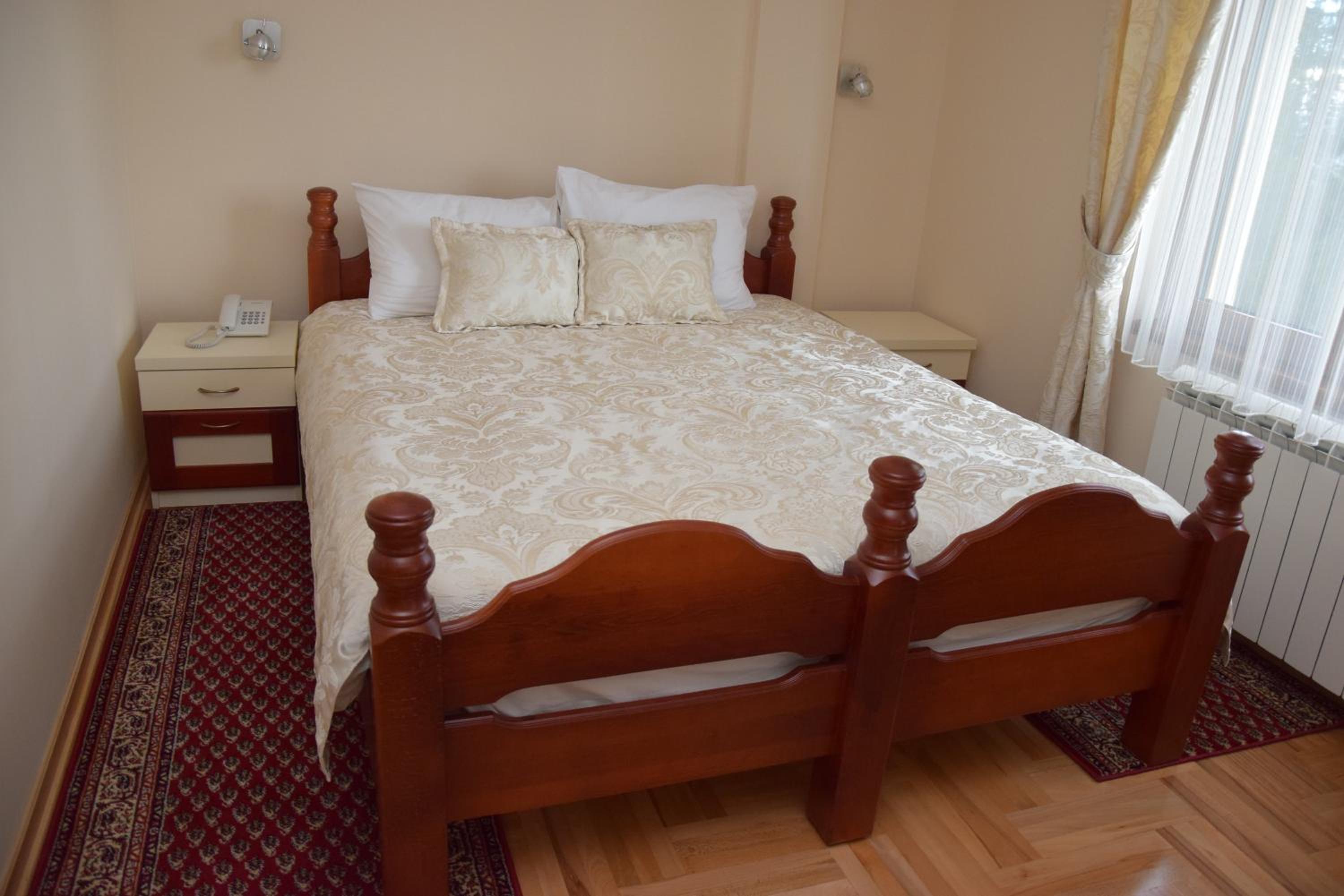 Standard Double Room - Photo 4