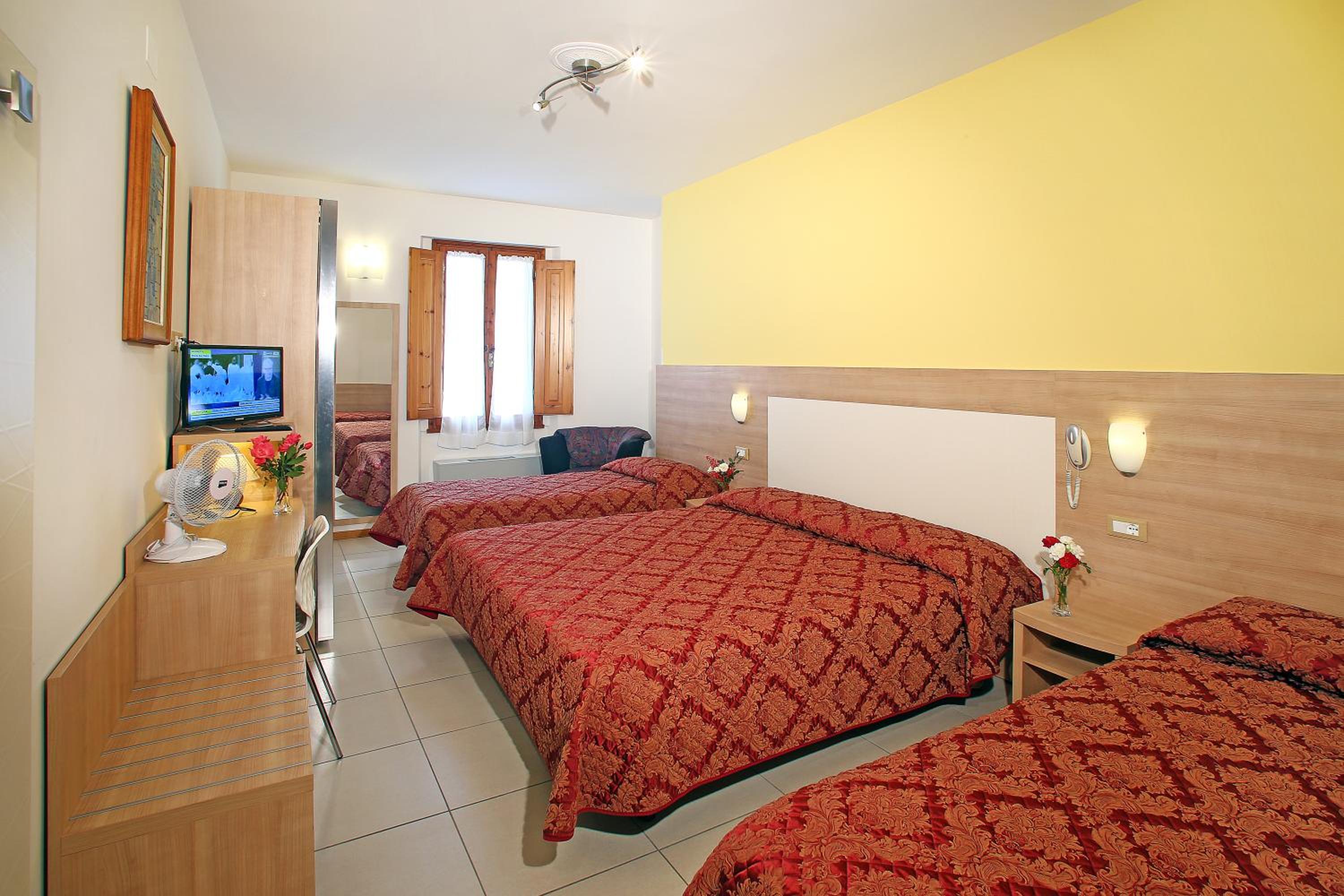 Double or Twin Room - Photo 5
