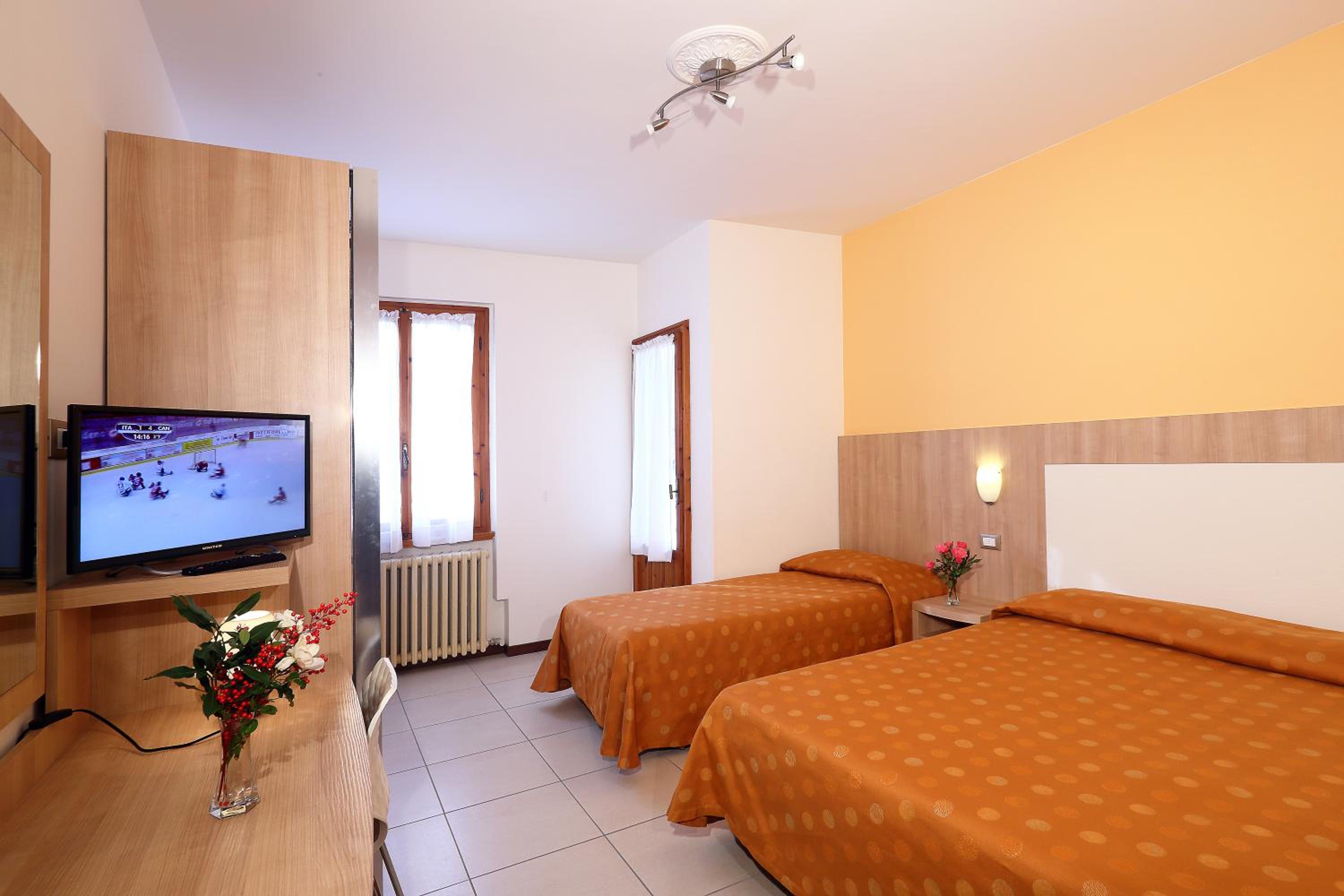 Double or Twin Room - Photo 6