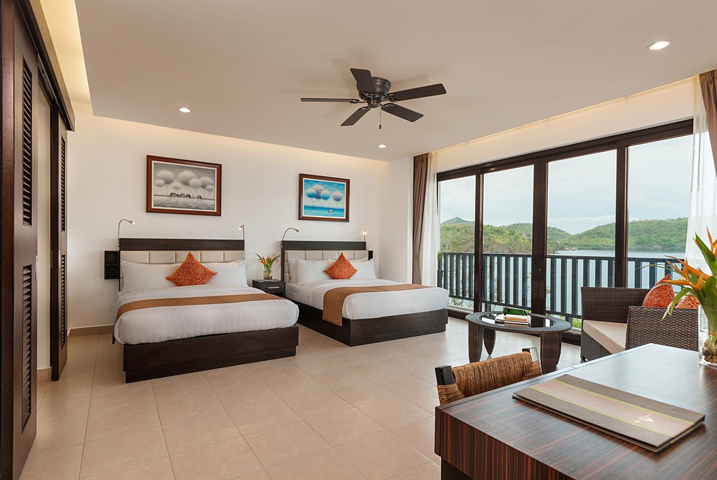 Waterfront Twin Room  photo 2