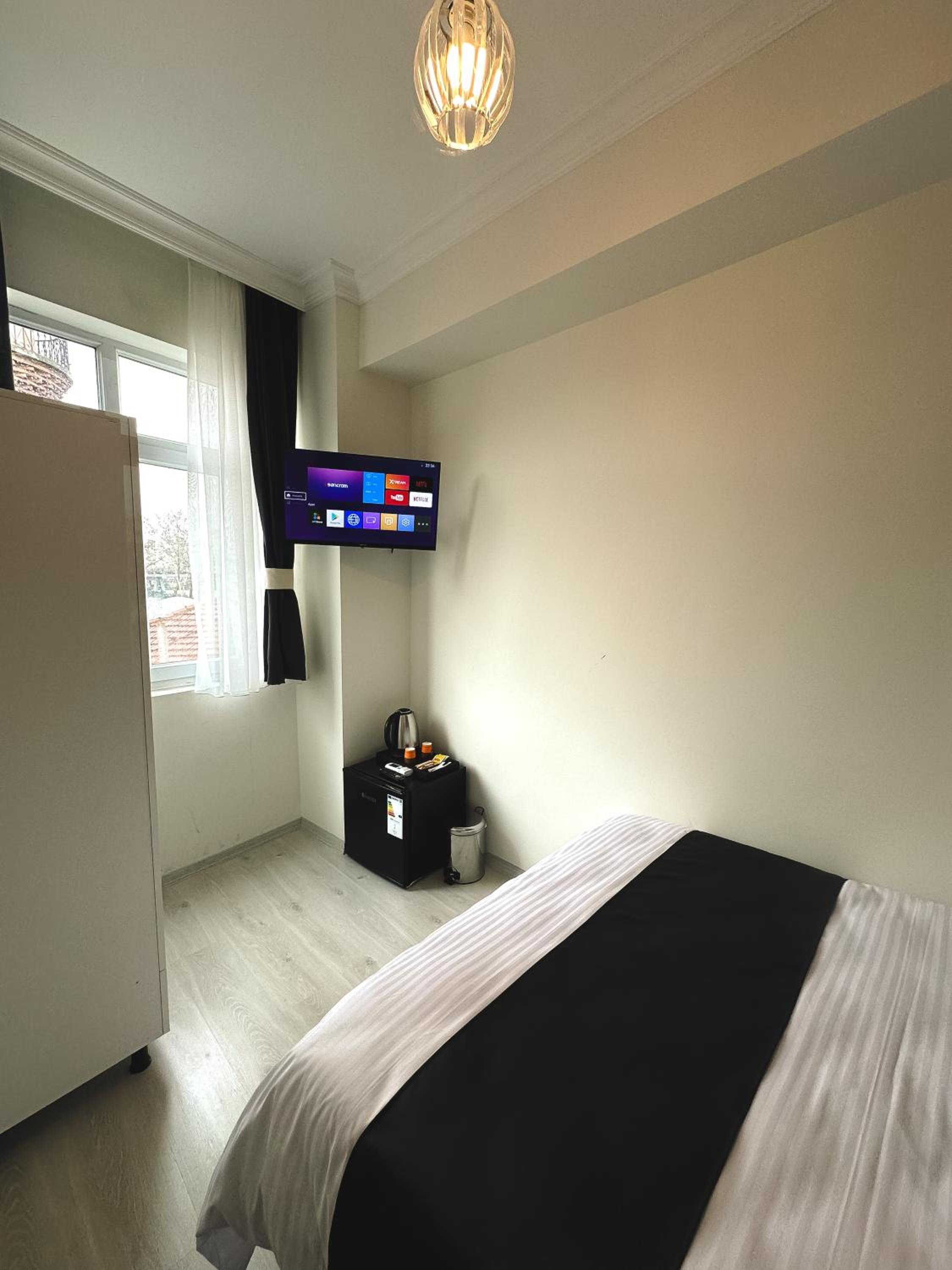Budget Double Room photo 3