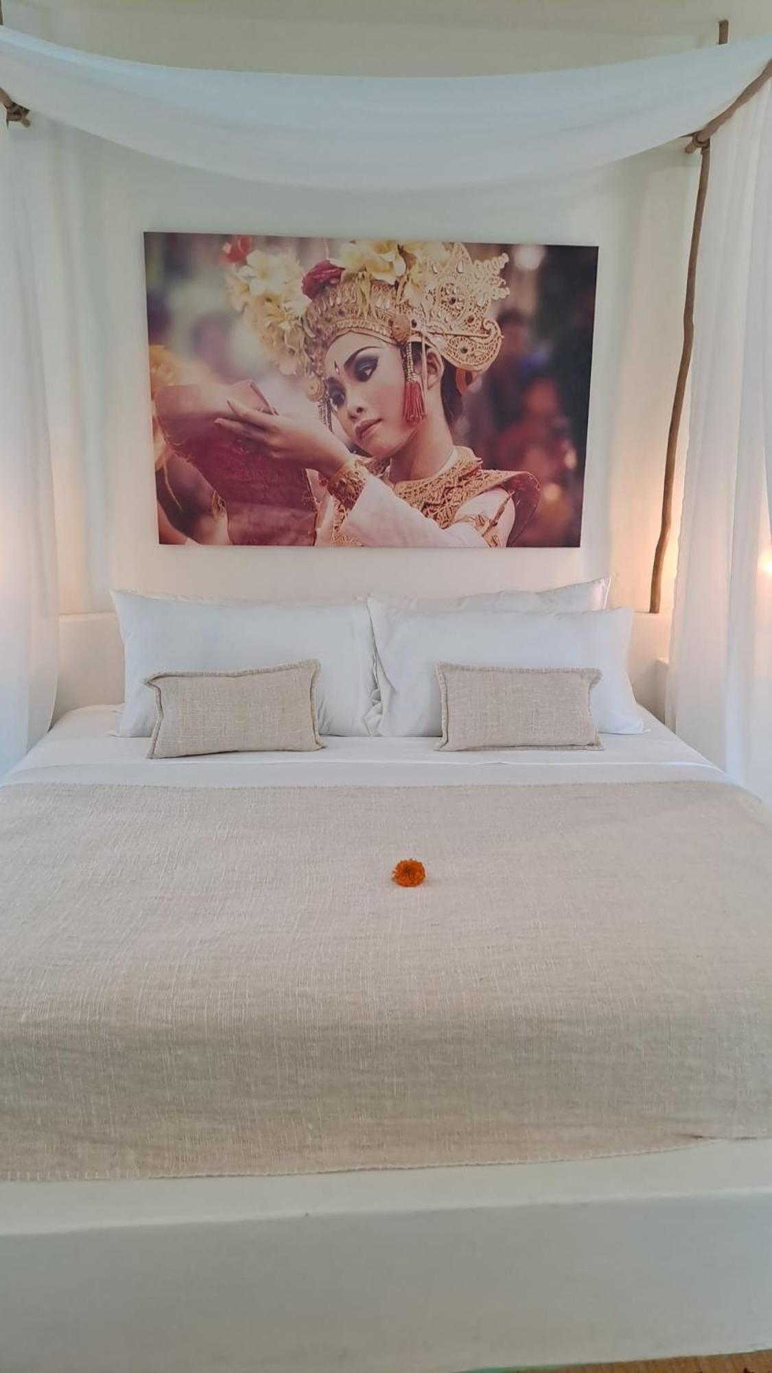 Deluxe King Room - Photo 1