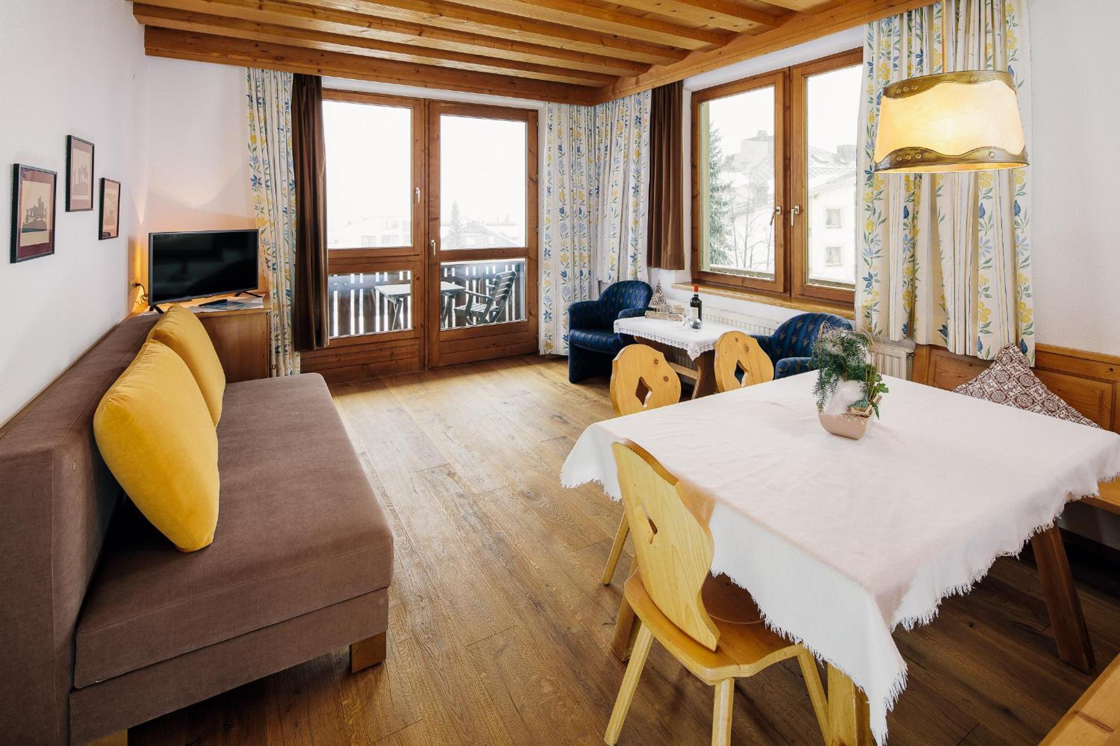 One-Bedroom Apartment with Balcony photo 2