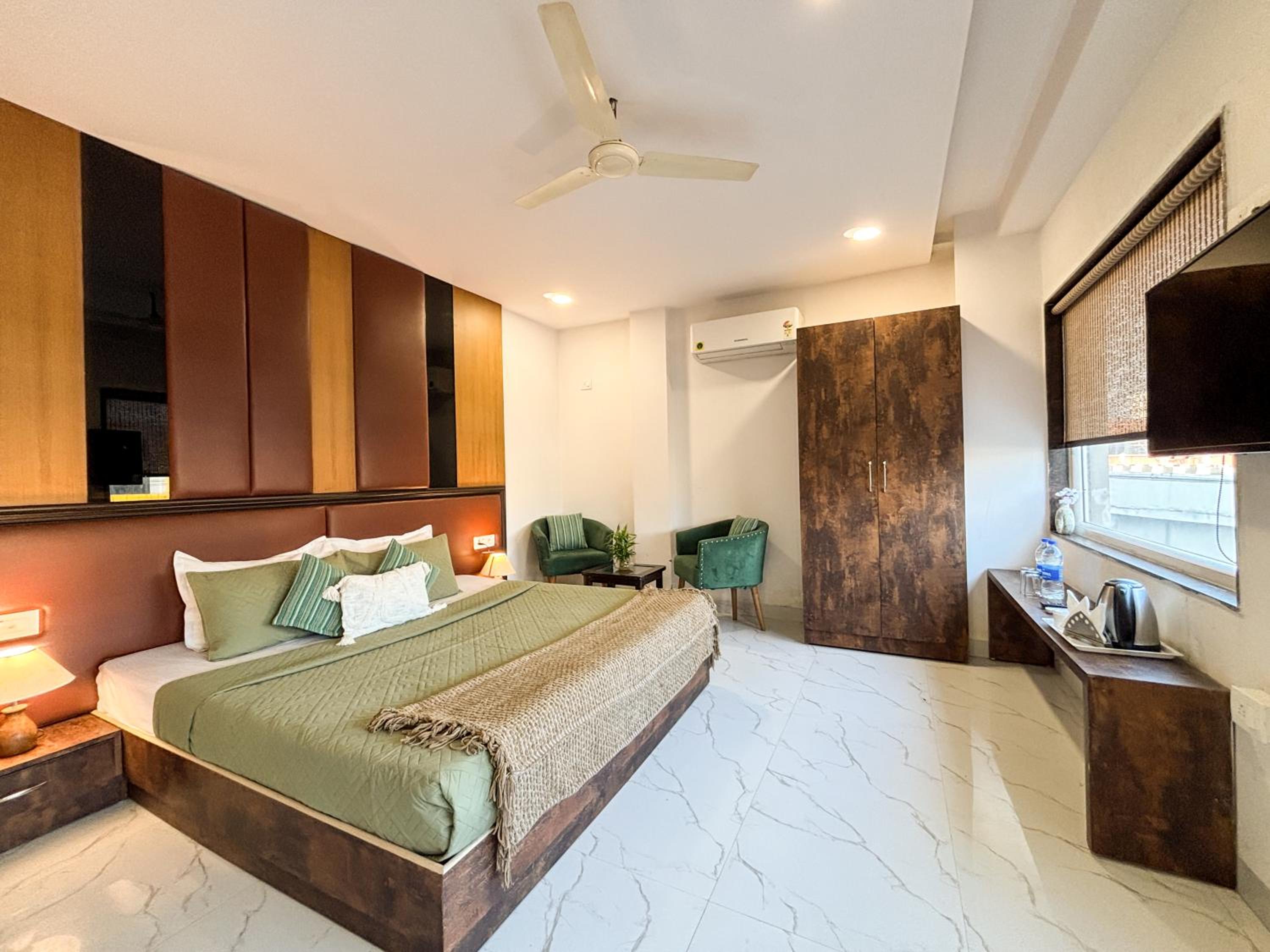 Superior King Room photo 2