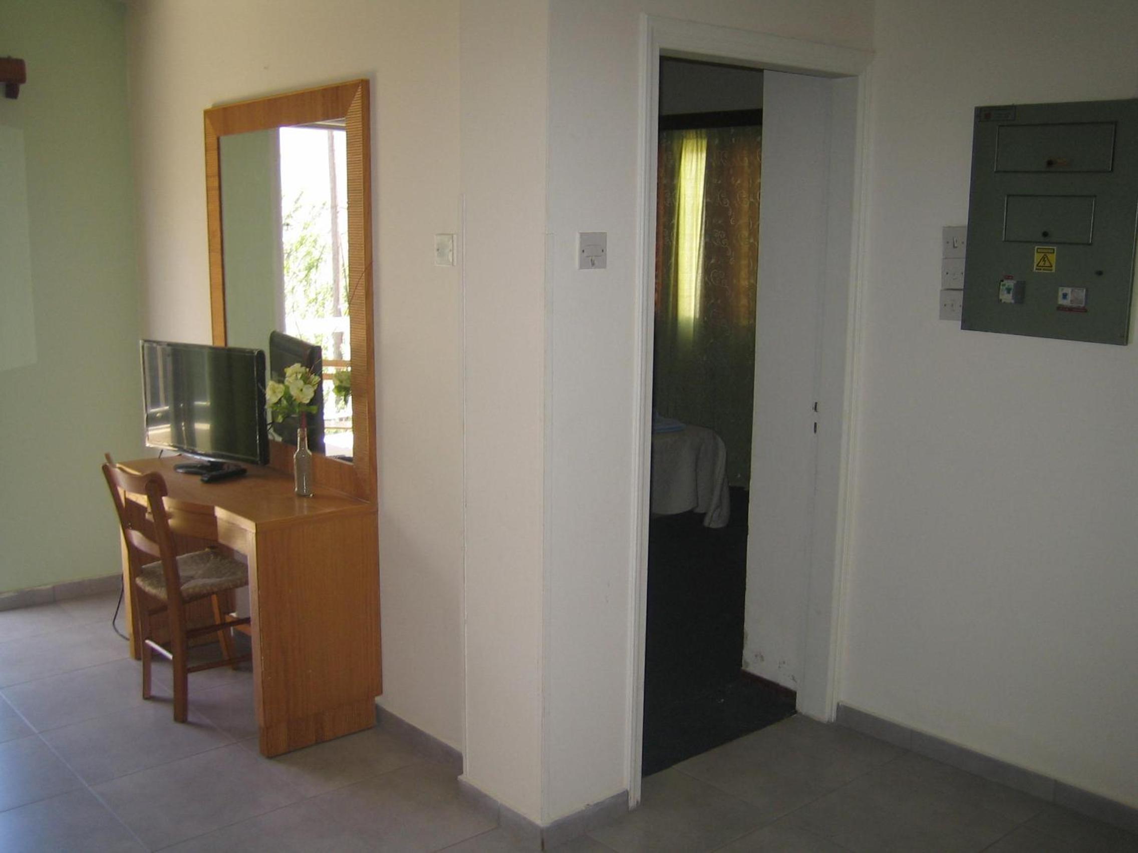 Standard Family Room - Photo 9