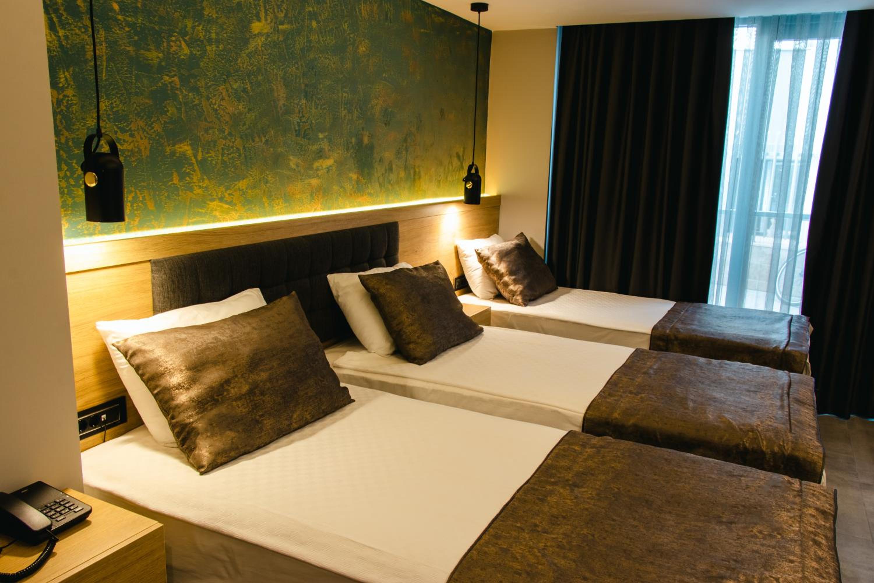 Family Room thumbnail 5