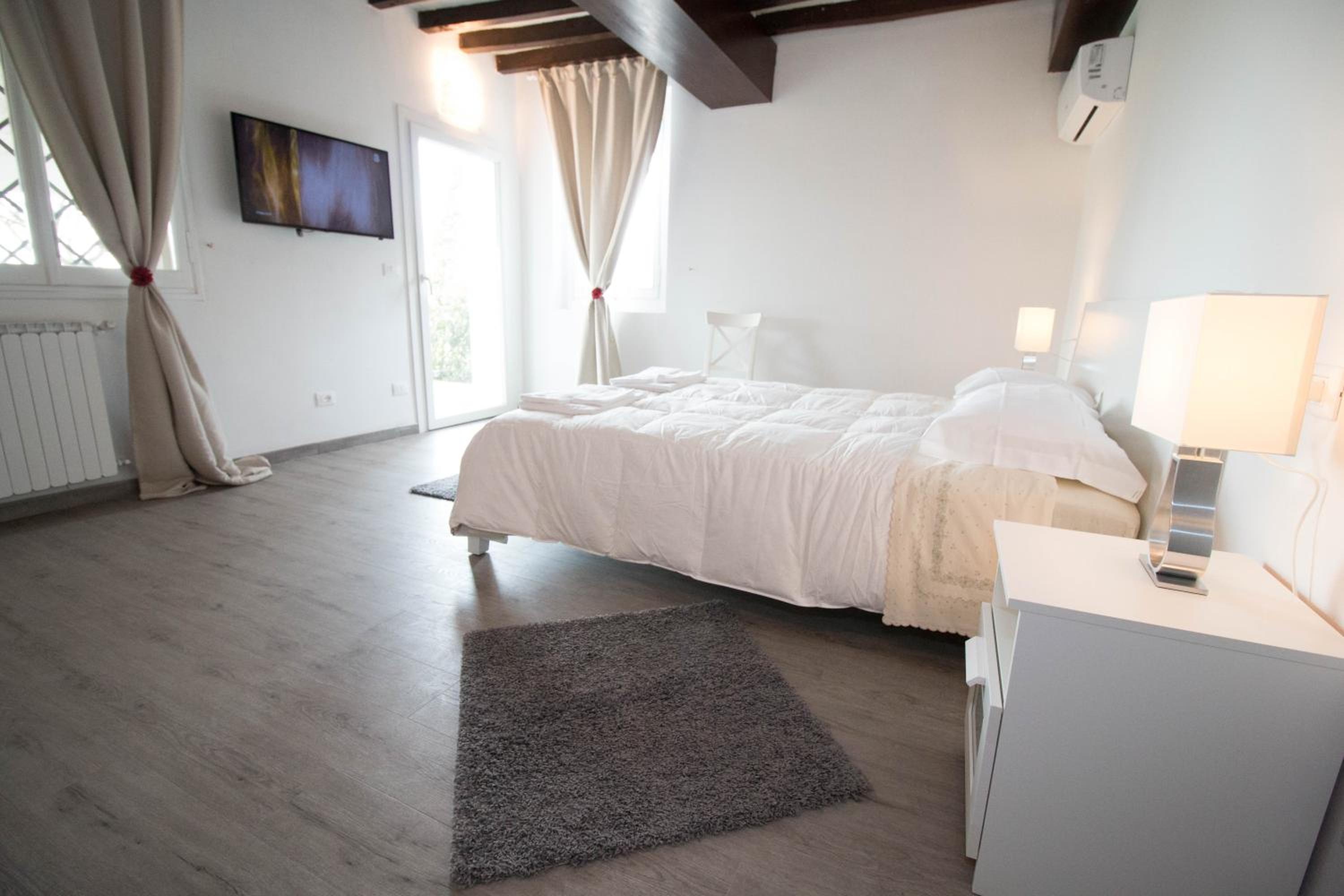 Double Room - Photo 4