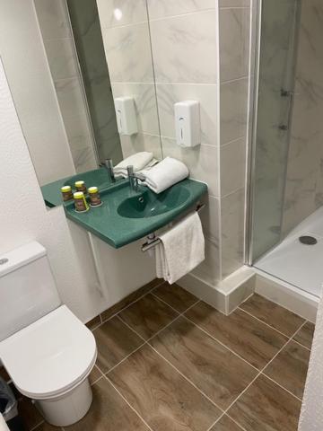 Triple Room with Private Bathroom - Photo 1