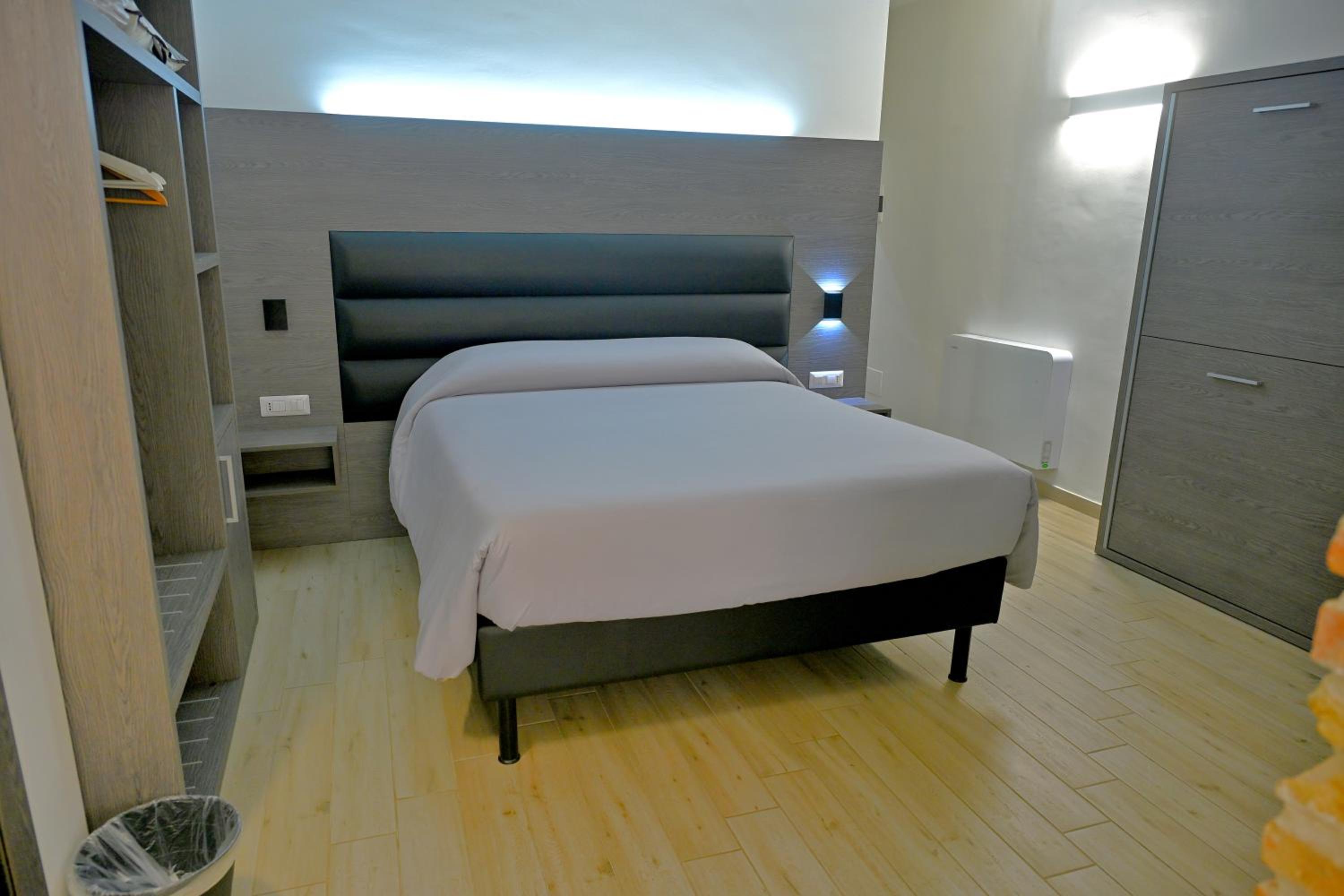 Quadruple Room with Private Bathroom photo 2