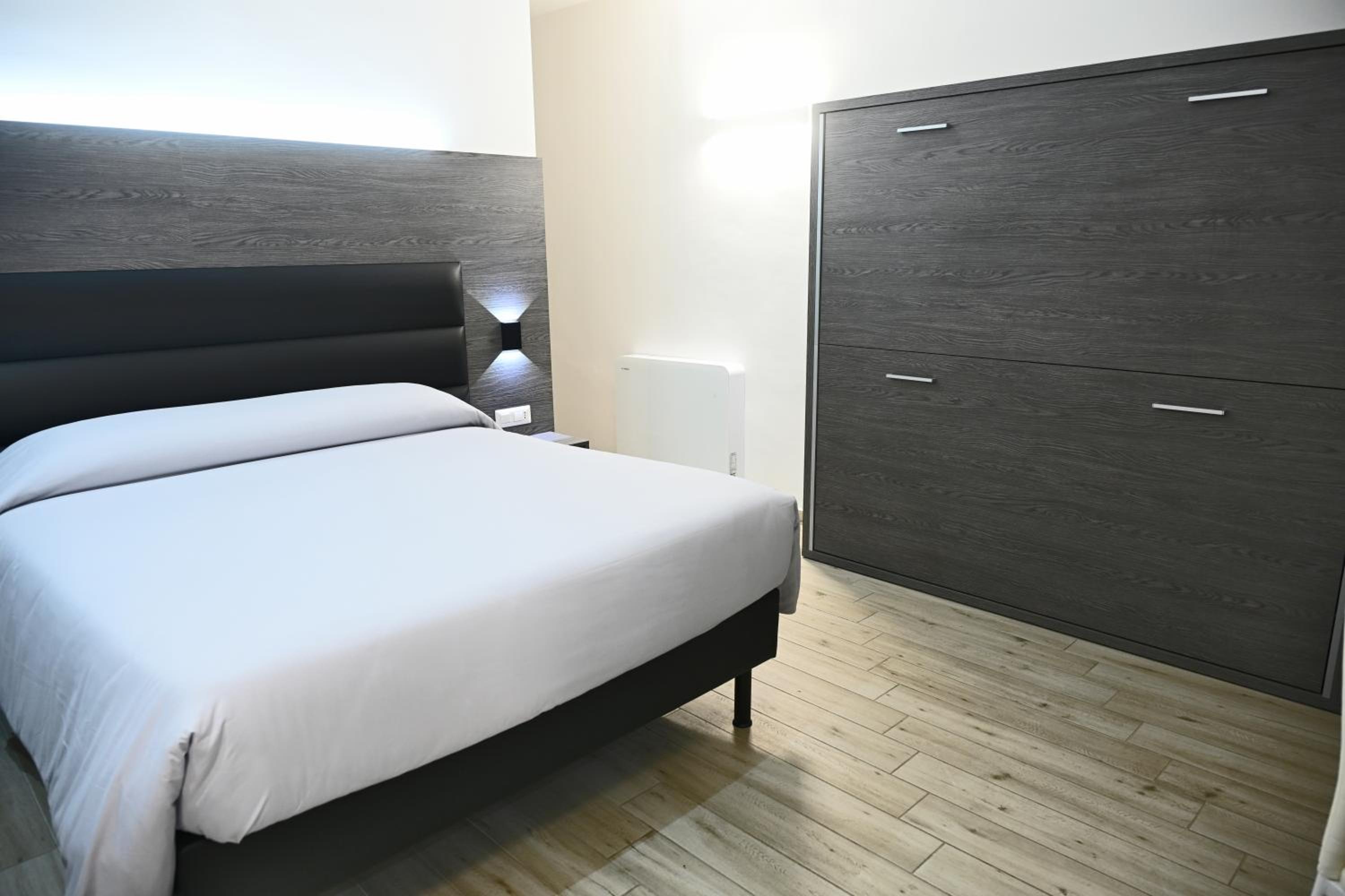 Quadruple Room with Private Bathroom photo 3