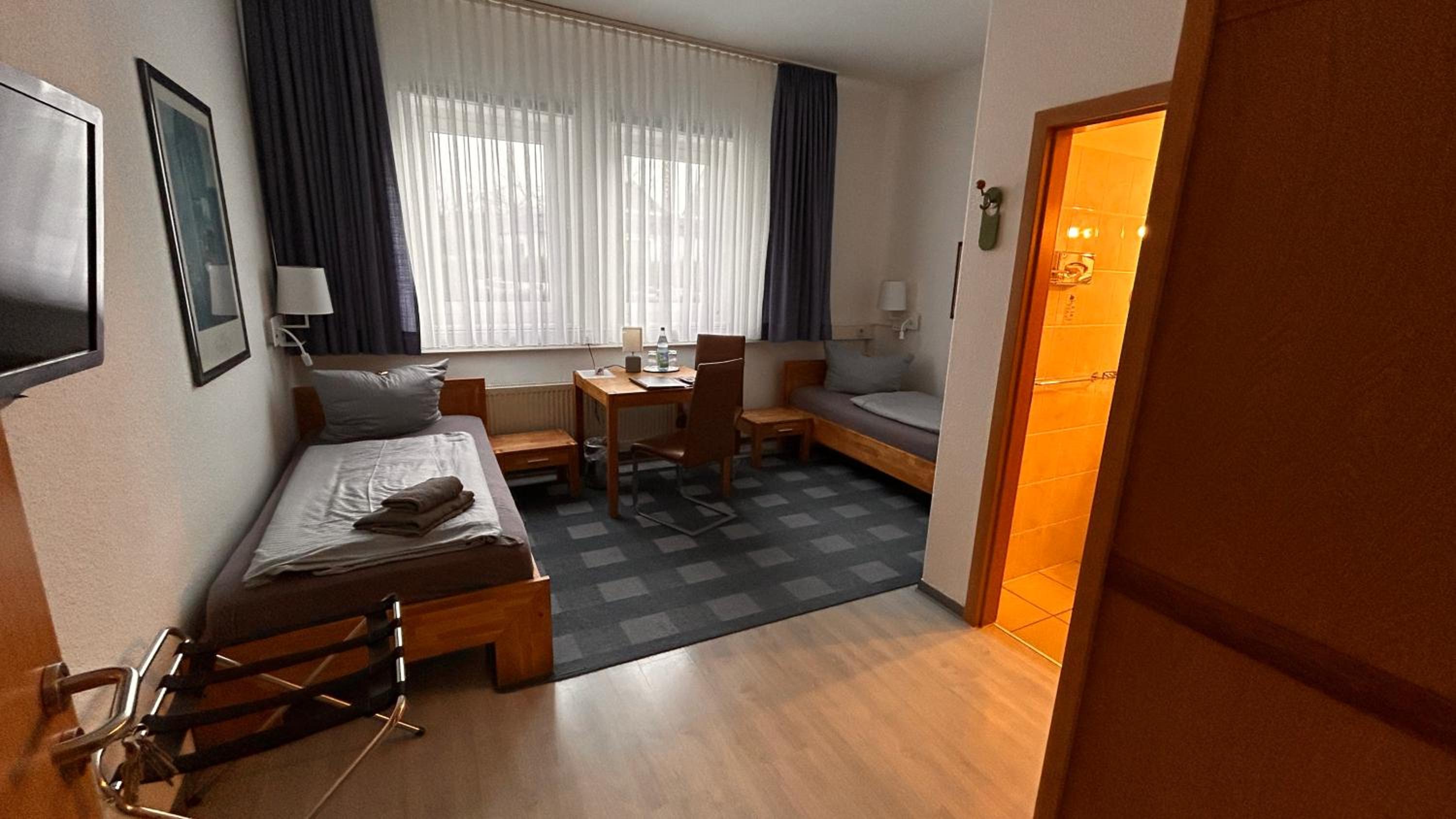 Double or Twin Room - Photo 3